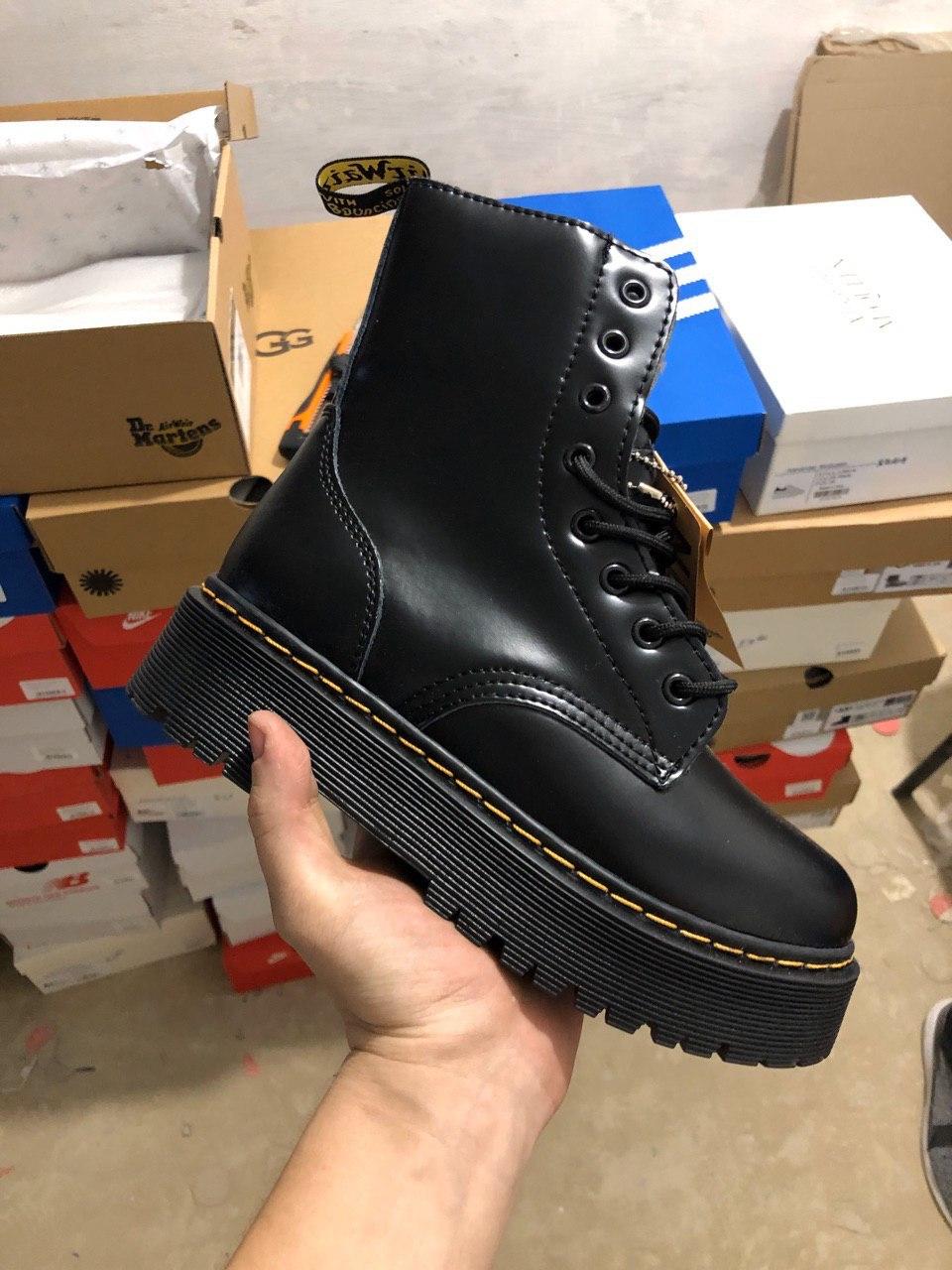 Женские высокие ботинки Dr. Martens Jadon Black. Боты черные Др Мартинс без меха. Обувь для женщин Мартинсы, Черный
Женские высокие ботинки Dr. Martens Jadon Black. Боты черные Др Мартинс без меха. Обувь для женщин Мартинсы, Черный