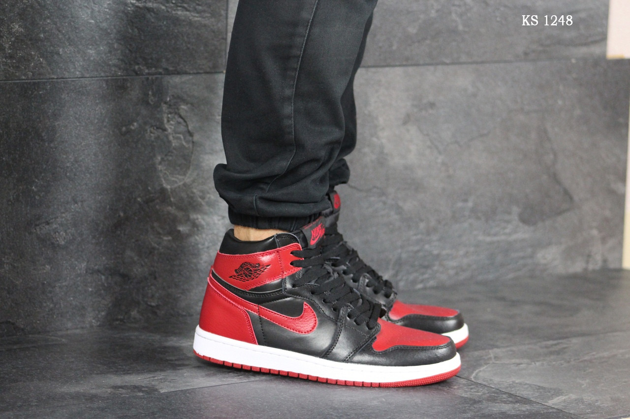 Мужские кроссовки в стиле Nike Air Jordan 1 Retro High OG, натуральная кожа, черные с красным 44(28 см)
Мужские кроссовки в стиле Nike Air Jordan 1 Retro High OG, натуральная кожа, черные с красным 44(28 см)