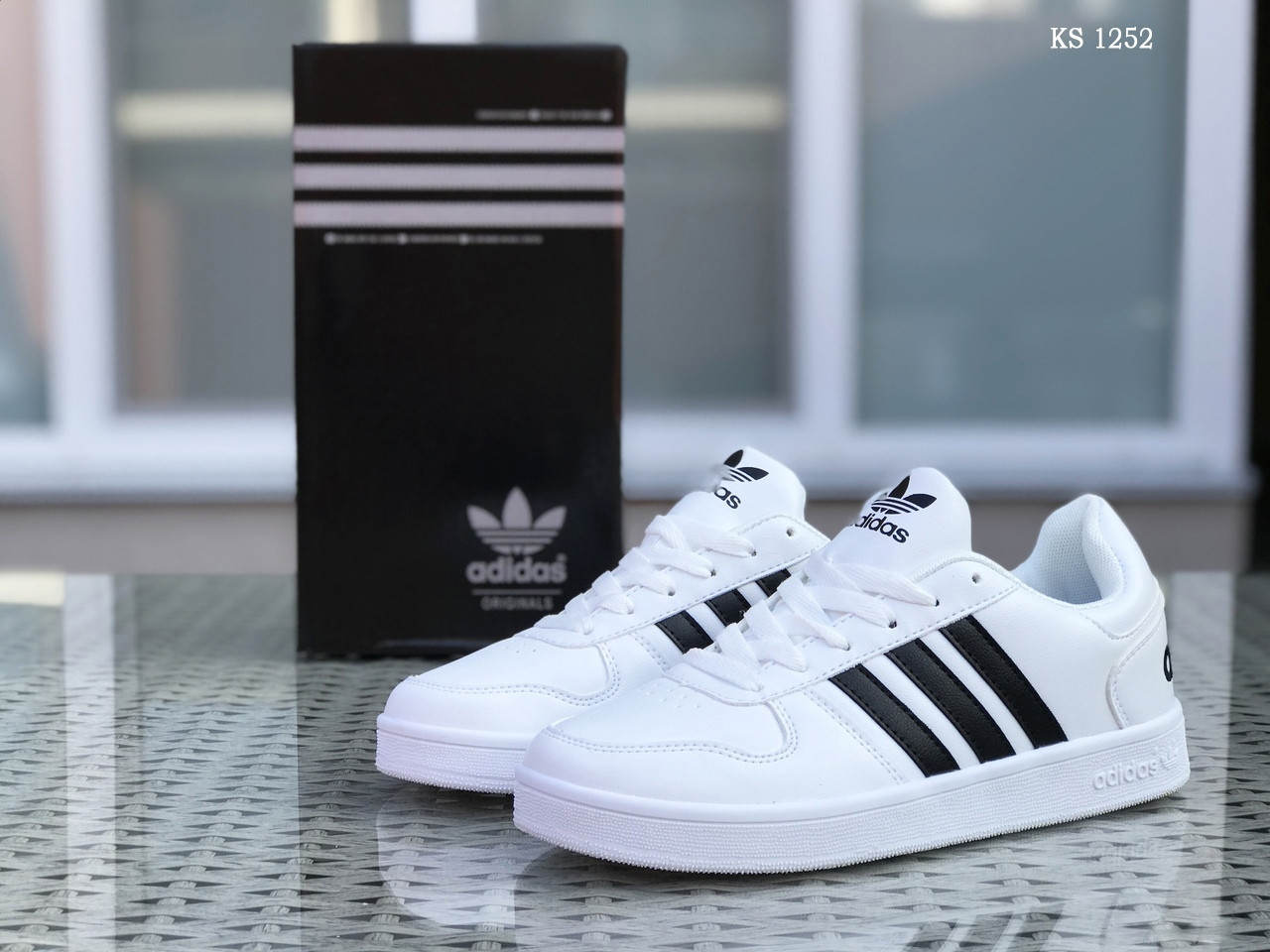 Мужские кроссовки в стиле Adidas La marque, кожа, белые с черным 44(28 см), размеры:41,44,45
Мужские кроссовки в стиле Adidas La marque, кожа, белые с черным 44(28 см), размеры:41,44,45