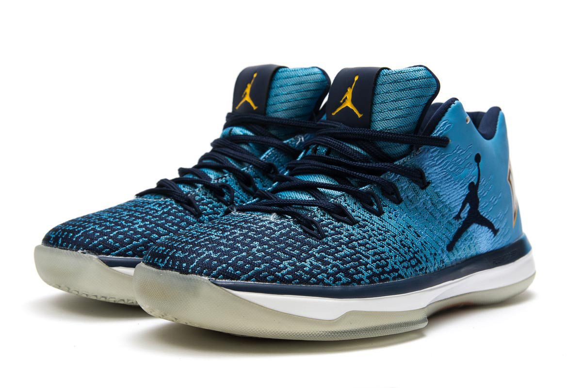 Мужские кроссовки в стиле Jordan Air XXXI Low, голубые 41(26,5 см), последний размер
Мужские кроссовки в стиле Jordan Air XXXI Low, голубые 41(26,5 см), последний размер