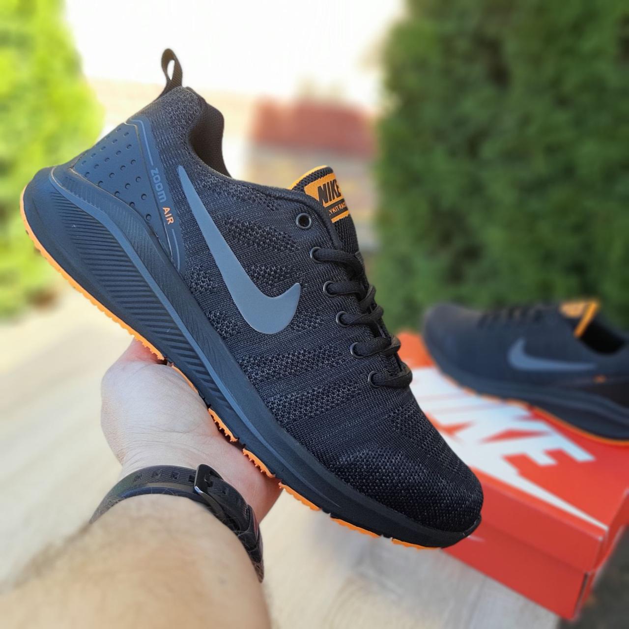Мужские кроссовки в стиле Nike Racer Zoom Vomero, текстиль, черные с оранжевым 43(27,5 см), размеры:43,44,45
Мужские кроссовки в стиле Nike Racer Zoom Vomero, текстиль, черные с оранжевым 43(27,5 см), размеры:43,44,45