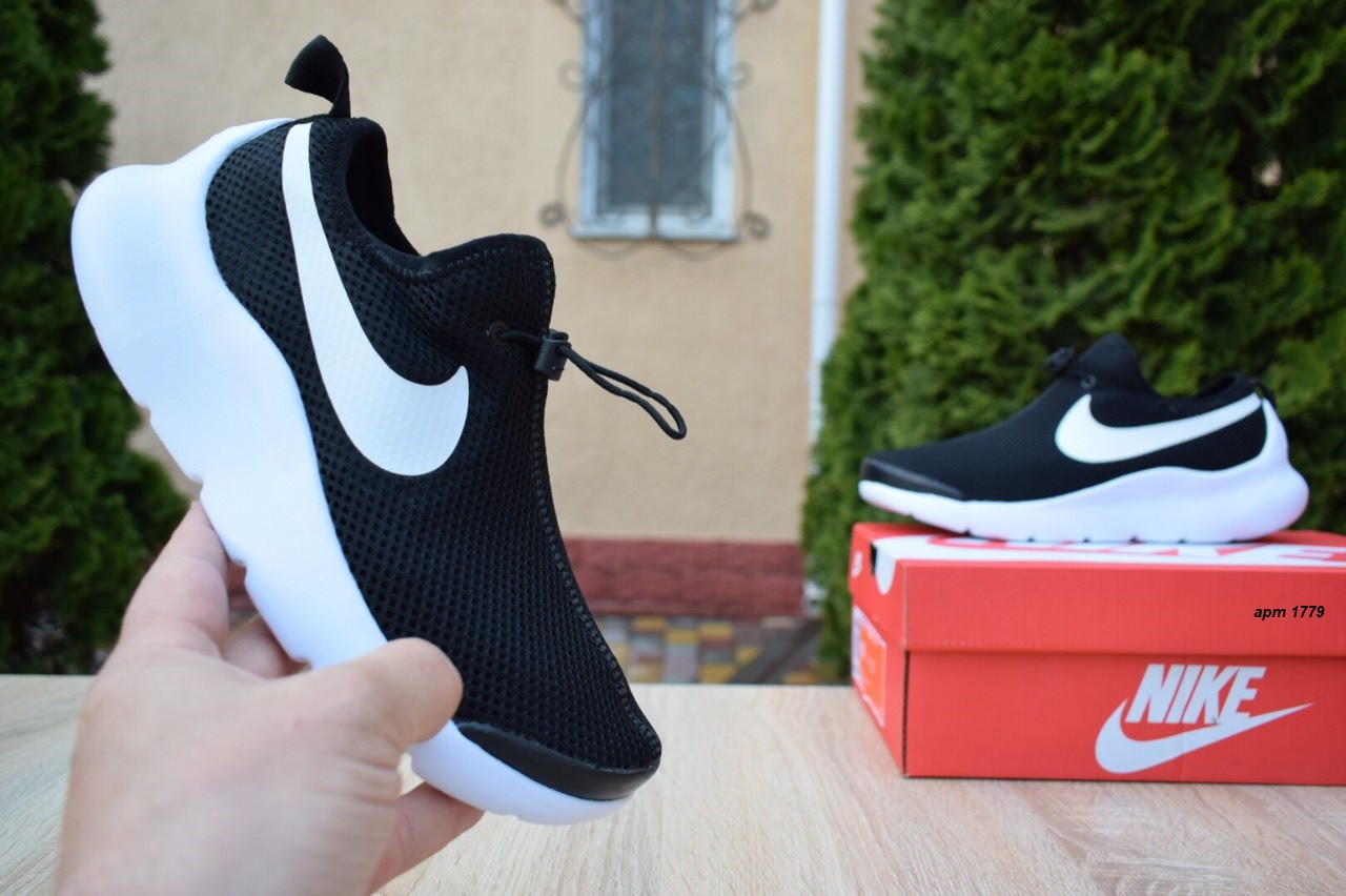 Мужские кроссовки в стиле Nike Air Max Tavas, сетка, черные с белым 41(26 см), размеры:41,42,43,45
Мужские кроссовки в стиле Nike Air Max Tavas, сетка, черные с белым 41(26 см), размеры:41,42,43,45