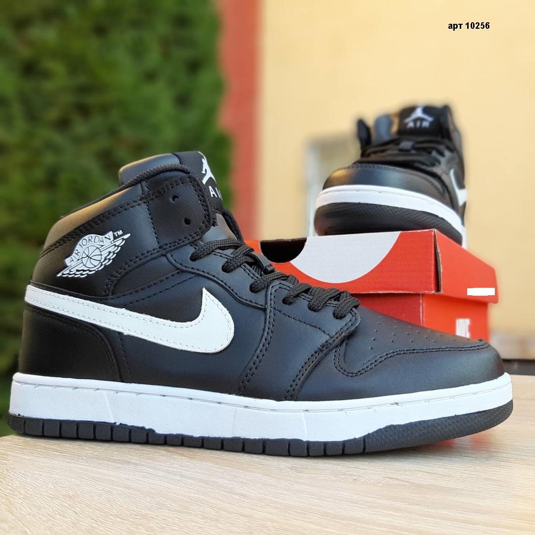Мужские кроссовки в стиле Nike Air Jordan 1 Retro, кожа, черные с белым 45 (28,5 см), размеры:42,44,45
Мужские кроссовки в стиле Nike Air Jordan 1 Retro, кожа, черные с белым 45 (28,5 см), размеры:42,44,45