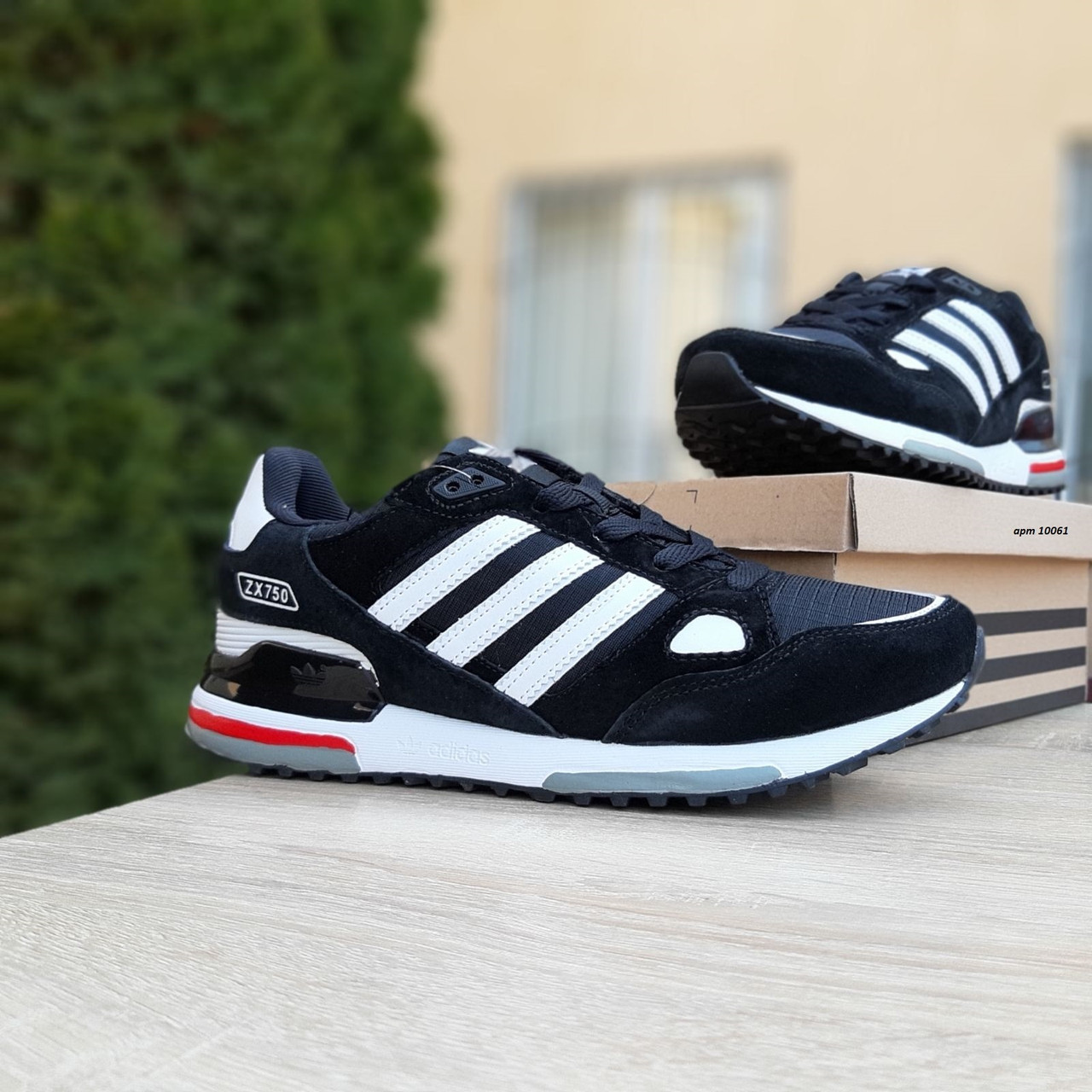 Мужские кроссовки Adidas zx 750, замша, текстиль, черные с белым 46(29,5 см), размеры:44,46
Мужские кроссовки Adidas zx 750, замша, текстиль, черные с белым 46(29,5 см), размеры:44,46