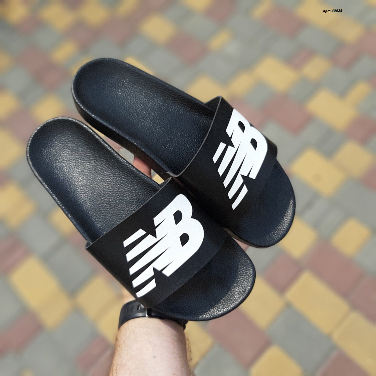 Мужские шлепанцы в стиле New Balance, черно-белые 42(26,5 см), размеры:42,44,45
Мужские шлепанцы в стиле New Balance, черно-белые 42(26,5 см), размеры:42,44,45