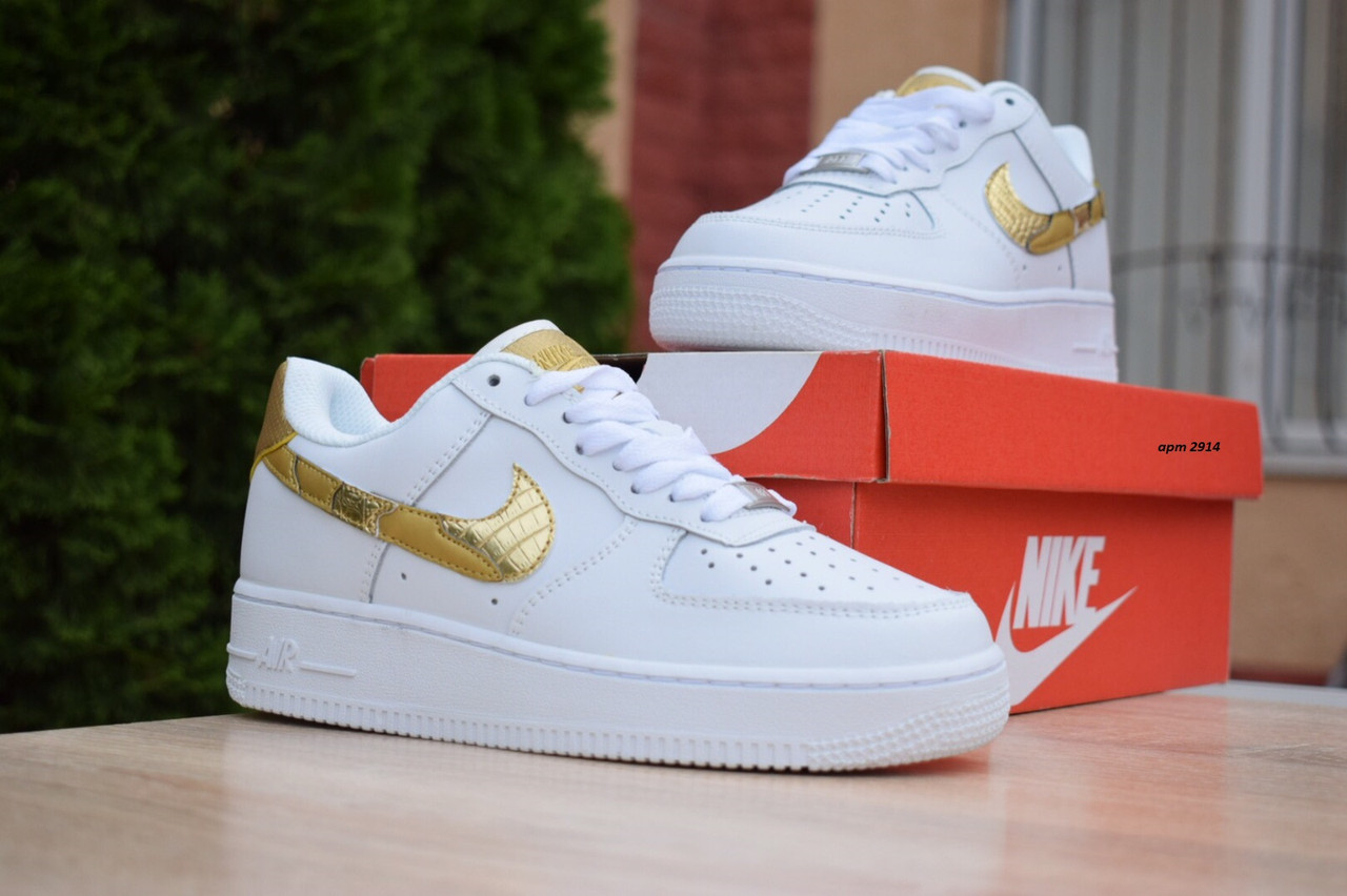 Женские кроссовки в стиле Nike Air Force, кожа, белые с золотым 36(23 см), последний размер
Женские кроссовки в стиле Nike Air Force, кожа, белые с золотым 36(23 см), последний размер
