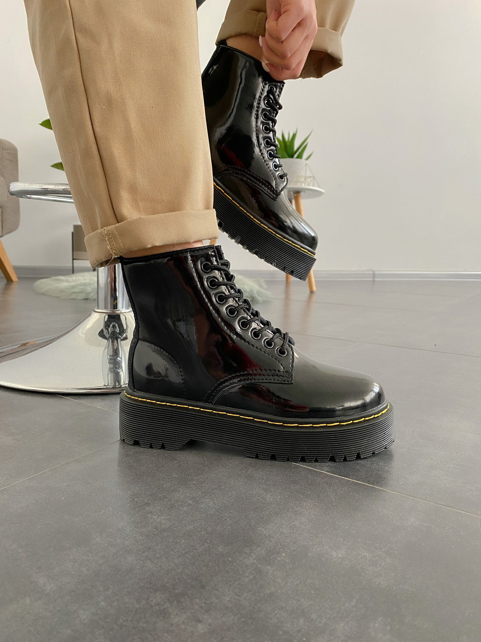 Женские зимние ботинки Dr. Martens Jadon Platform Patent FUR "Black" / Мартенс Джейдон Платформ Патент Черные 38, Черный
Женские зимние ботинки Dr. Martens Jadon Platform Patent FUR "Black" / Мартенс Джейдон Платформ Патент Черные 38, Черный