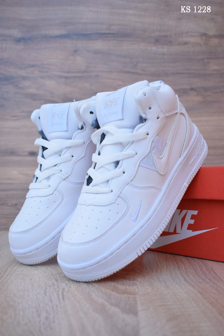 Мужские зимние кроссовки на меху в стиле Nike Air Force 1 LV8 High, кожа, белые 43 (26,5 см), последний размер
Мужские зимние кроссовки на меху в стиле Nike Air Force 1 LV8 High, кожа, белые 43 (26,5 см), последний размер