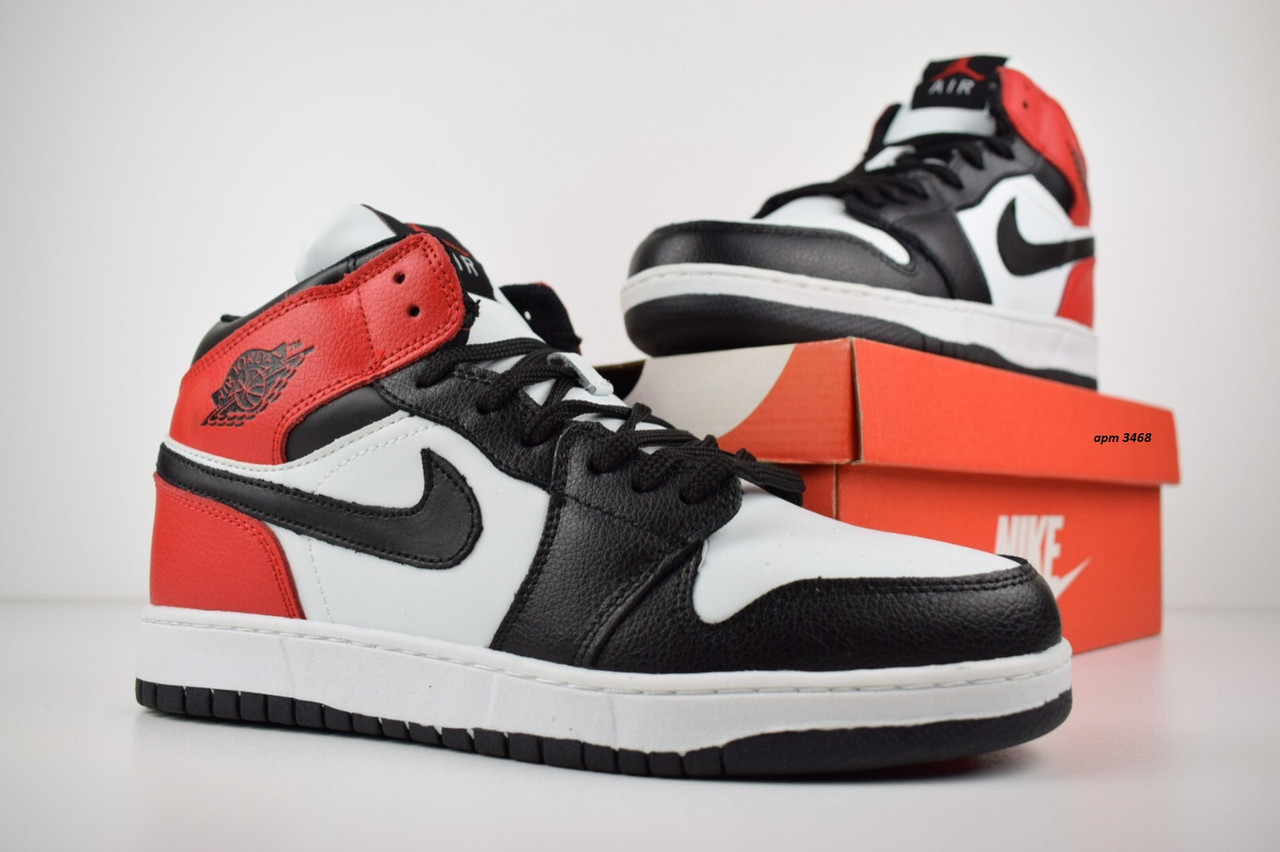 Мужские зимние кроссовки на меху в стиле Nike Air Jordan, кожа, белые с красным и черным 46 (29,5 см)
Мужские зимние кроссовки на меху в стиле Nike Air Jordan, кожа, белые с красным и черным 46 (29,5 см)