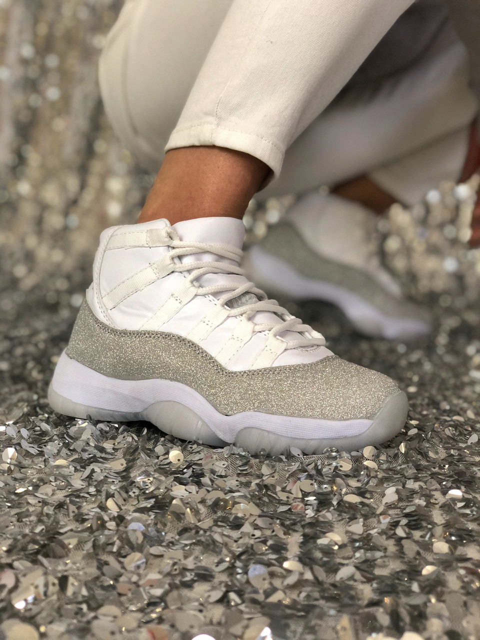 Кроссовки женские Nike Air Jordan белые, Найк Аир Джордан, кожа, текстиль, прошиты, код Z-2052
Кроссовки женские Nike Air Jordan белые, Найк Аир Джордан, кожа, текстиль, прошиты, код Z-2052