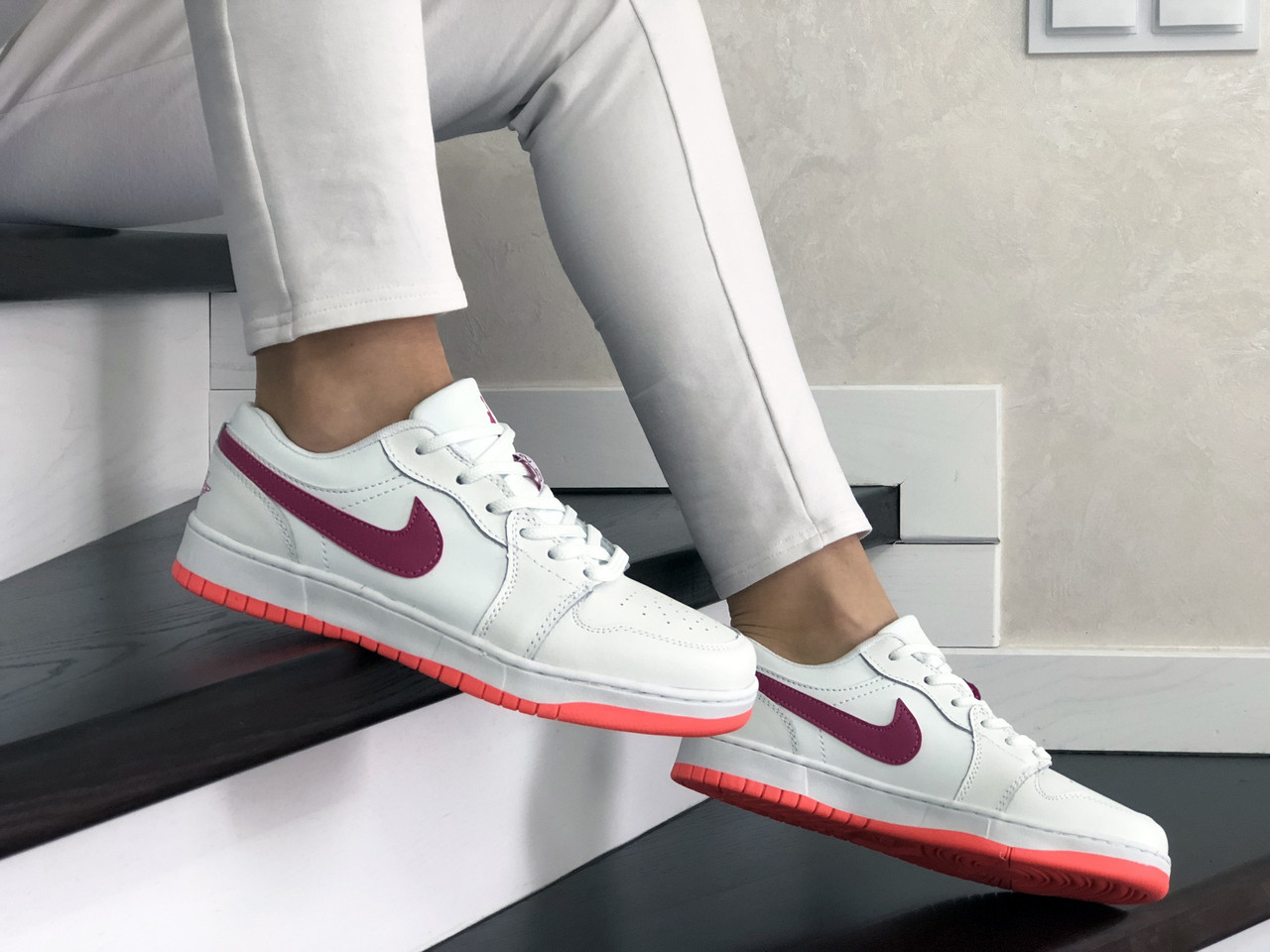 Кроссовки женские Nike Air Jordan белые, Найк Джордан, натуральная кожа, прошиты, код SD-9163 38
Кроссовки женские Nike Air Jordan белые, Найк Джордан, натуральная кожа, прошиты, код SD-9163 38