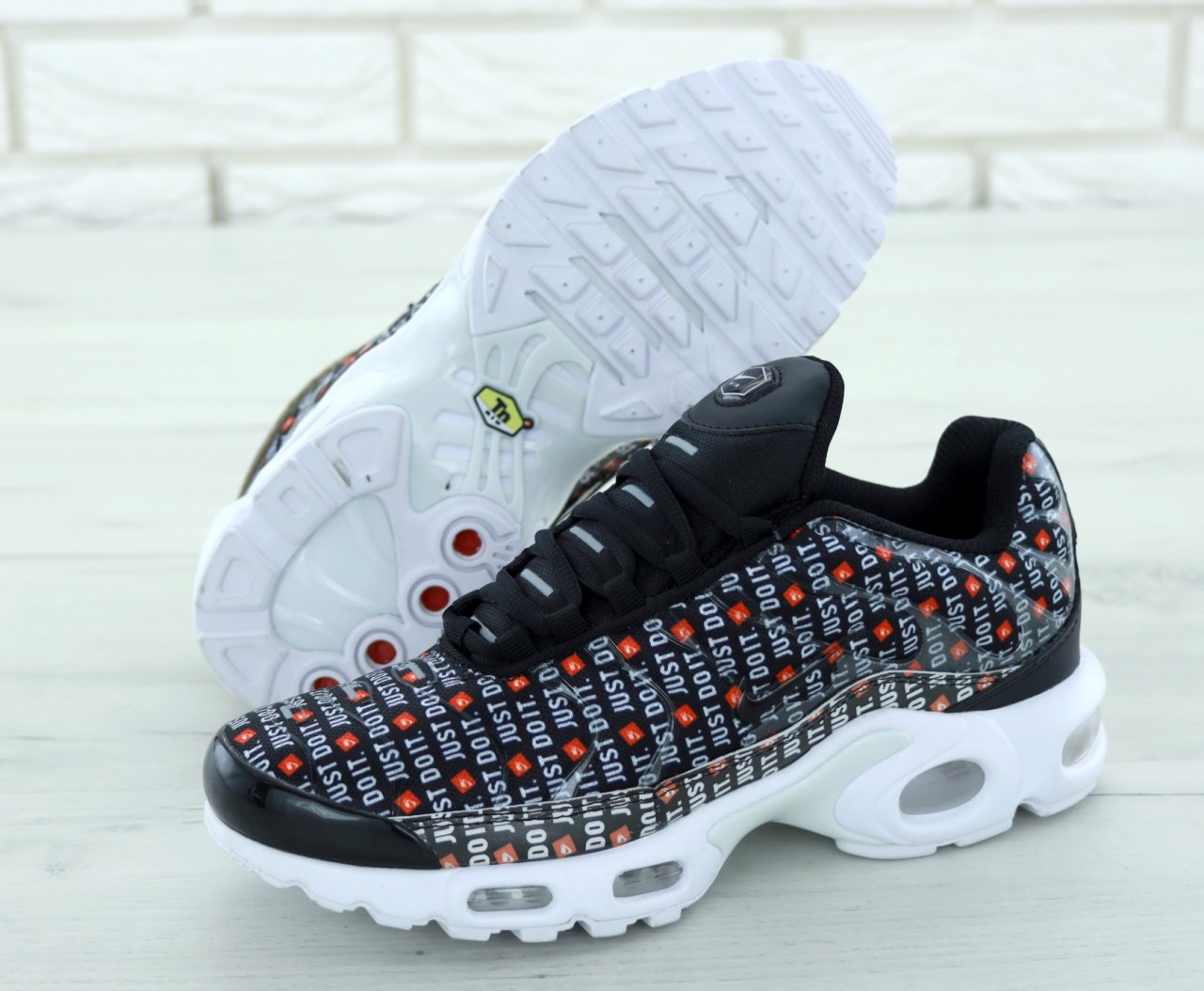 Кроссовки мужские Nike Air Max Plus “Just Do It” черно-белые, Найк Аир Макс ТН, текстильные, код KD-11693. 43
Кроссовки мужские Nike Air Max Plus “Just Do It” черно-белые, Найк Аир Макс ТН, текстильные, код KD-11693. 43