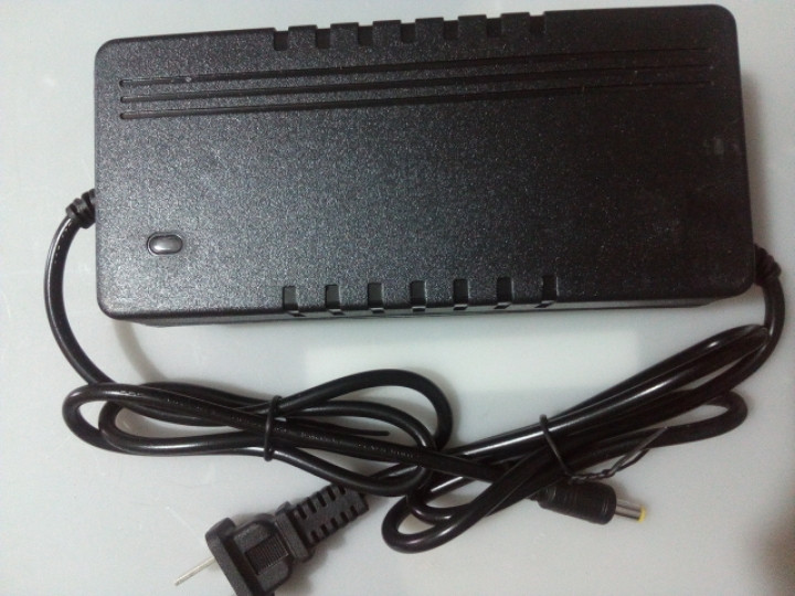 Зарядное устройство 36V литий-ионное 42V / 2A / 100W / для электро самокатов с кулером охлаждения
Зарядное устройство 36V литий-ионное 42V / 2A / 100W / для электро самокатов с кулером охлаждения