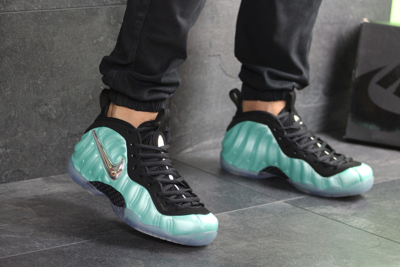 Кроссовки мужские Nike Air Foamposite Pro черные с бирюзовым, кожа, замша, код SD-8141. 43
Кроссовки мужские Nike Air Foamposite Pro черные с бирюзовым, кожа, замша, код SD-8141. 43