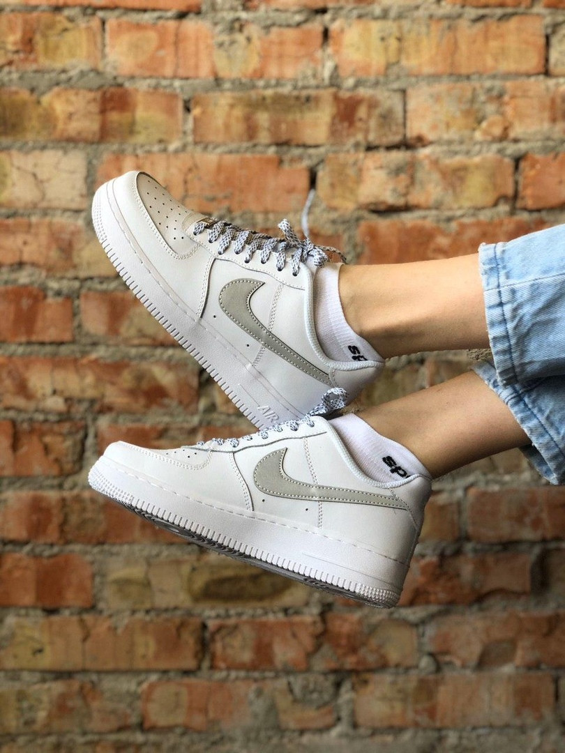 Кроссовки женские Nike Air Force белые, лого рефлектив, Найк Форс, кожаные, код FL-3129 37
Кроссовки женские Nike Air Force белые, лого рефлектив, Найк Форс, кожаные, код FL-3129 37