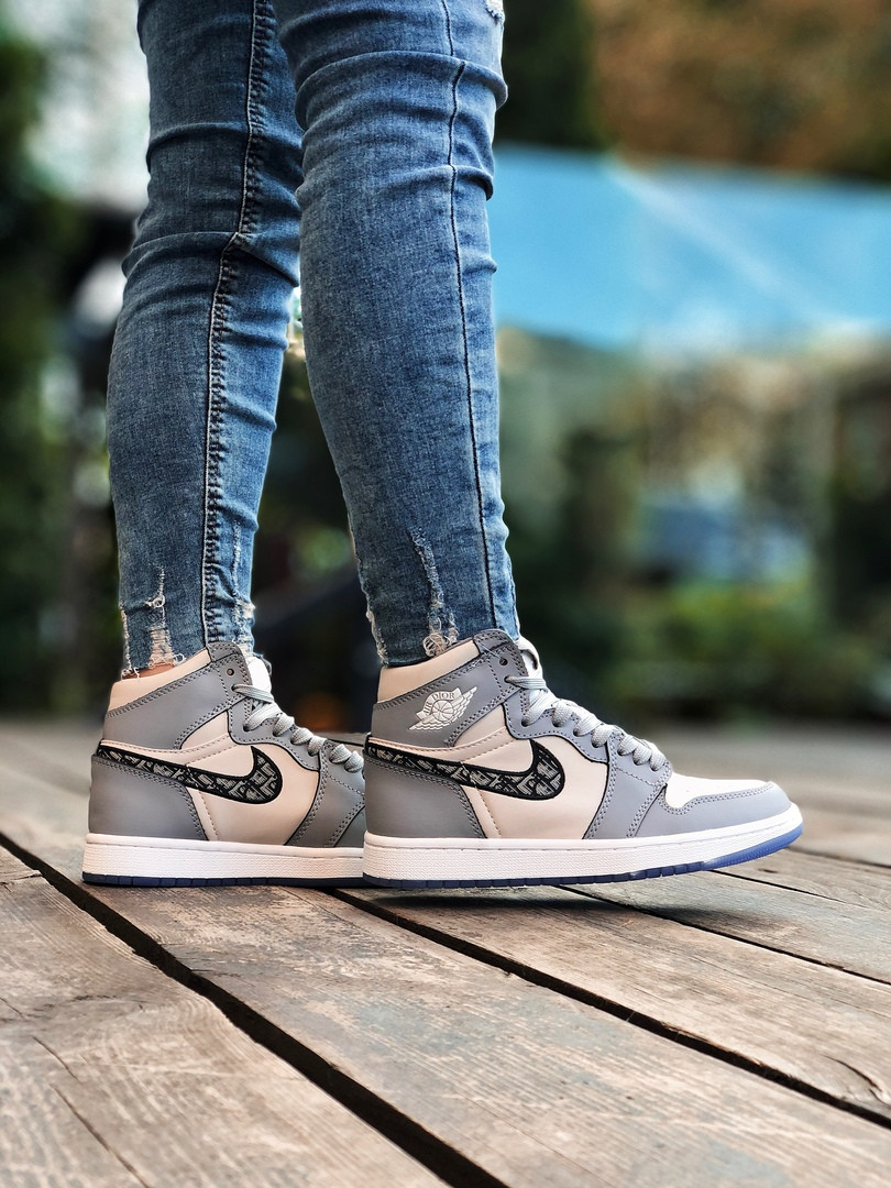 Кроссовки мужские Nike Air Jordan Dior белые с голубым, Найк Джордан, натуральная кожа. Код Z-3109 да, 40, Весна\осень
Кроссовки мужские Nike Air Jordan Dior белые с голубым, Найк Джордан, натуральная кожа. Код Z-3109 да, 40, Весна\осень