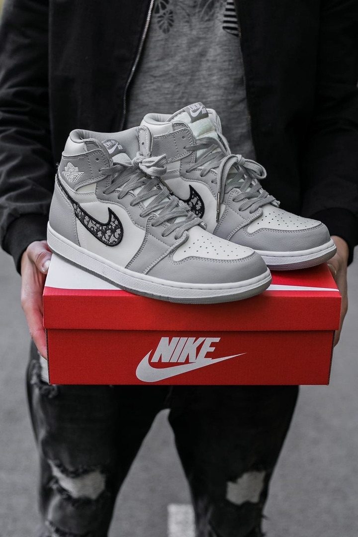 Кроссовки женские Nike Air Jordan Dior белые с серым, Найк Джордан, натуральная кожа. Код IN-613
Кроссовки женские Nike Air Jordan Dior белые с серым, Найк Джордан, натуральная кожа. Код IN-613