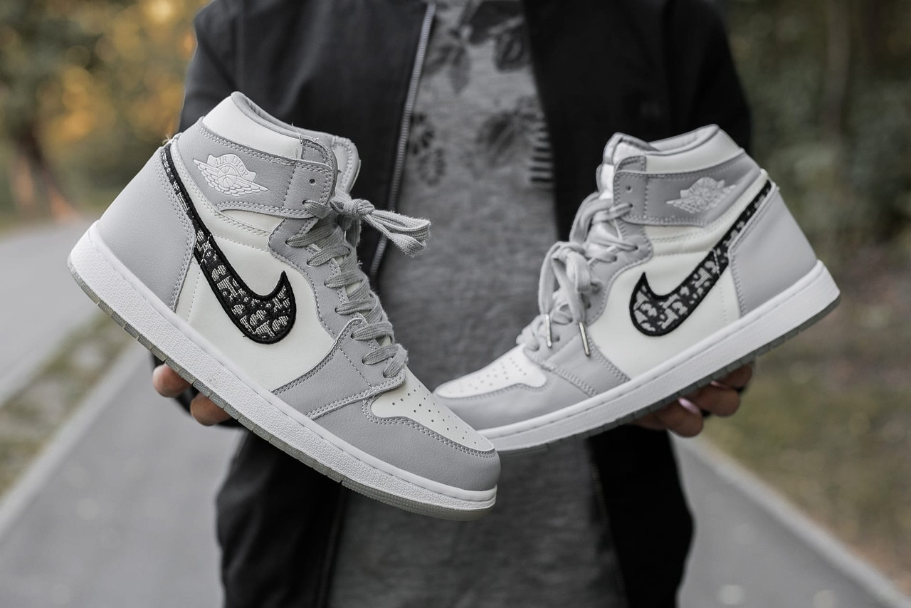 Кроссовки мужские Nike Air Jordan Dior белые с серым, Найк Джордан, натуральная кожа. Код IN-613 43
Кроссовки мужские Nike Air Jordan Dior белые с серым, Найк Джордан, натуральная кожа. Код IN-613 43