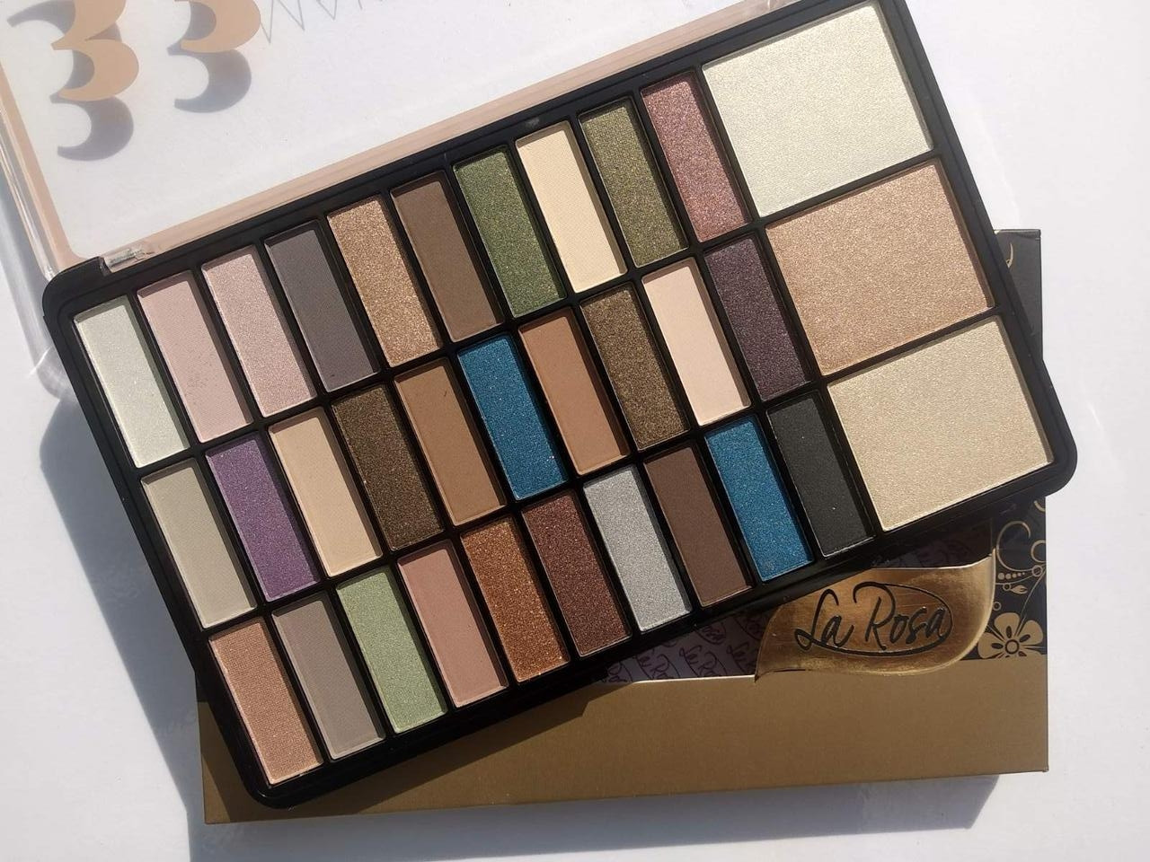 Набор теней для век и хайлайтер для лица La Rosa MAKE UP STUDIO EYESHADOW&HIGHLIGHTER 33 цвета LE-1133
Набор теней для век и хайлайтер для лица La Rosa MAKE UP STUDIO EYESHADOW&HIGHLIGHTER 33 цвета LE-1133