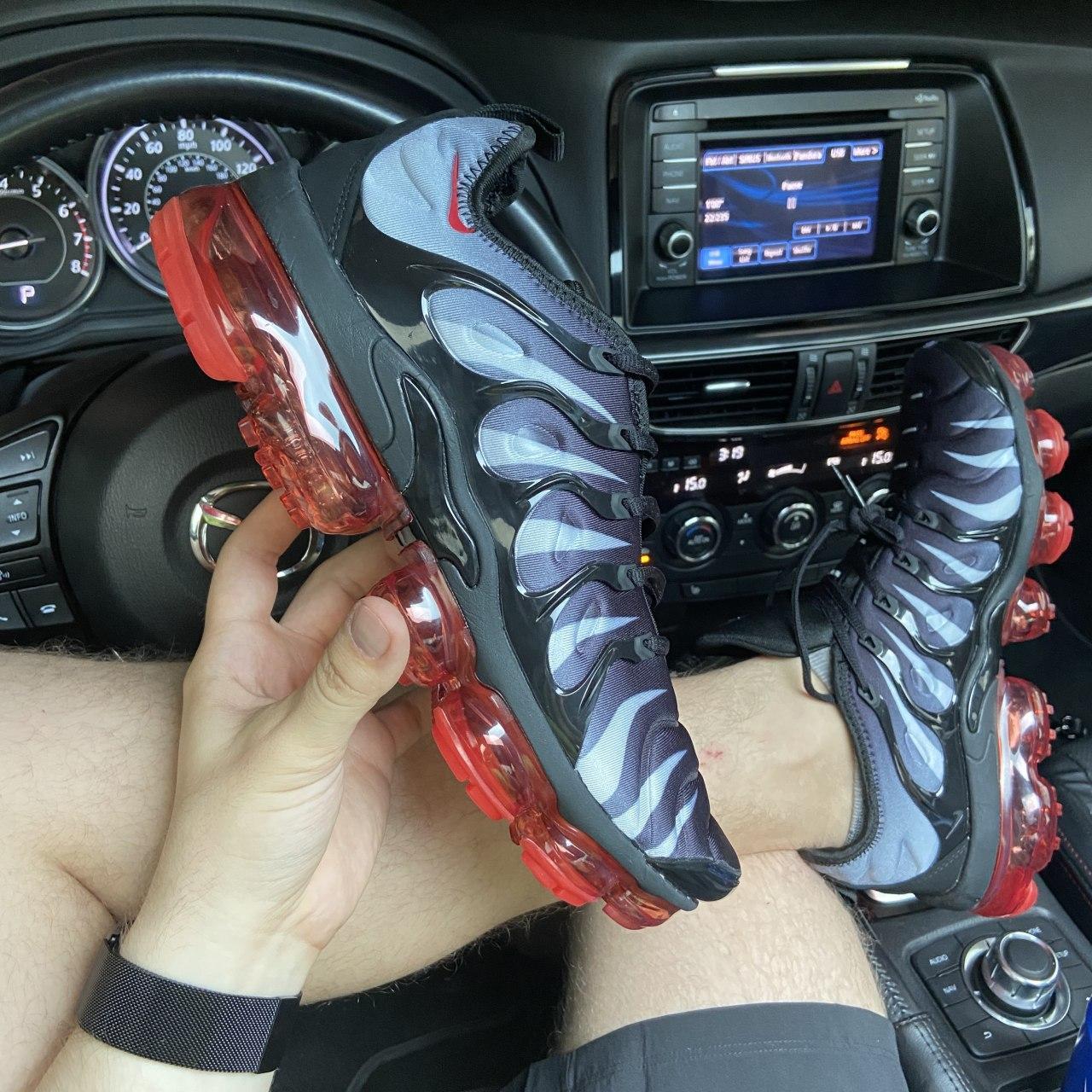 Мужские кроссовки Nike VaporMax TN Plus Gray RED / Найк Аир ВапорМакс ТН Плюс Серые Красные 42, Серый
Мужские кроссовки Nike VaporMax TN Plus Gray RED / Найк Аир ВапорМакс ТН Плюс Серые Красные 42, Серый