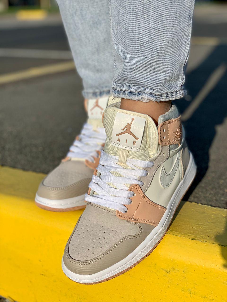 Женские кроссовки Nike Air Jordan 1 Retro / Найк Аир Джордан 1 Ретро Серые Бежевые 38, Бежевый
Женские кроссовки Nike Air Jordan 1 Retro / Найк Аир Джордан 1 Ретро Серые Бежевые 38, Бежевый