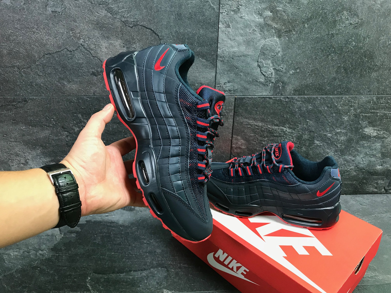 Мужские кроссовки в стиле Nike 95, тёмнo-cиние с красным 44(28,4 см), размеры:41,44
Мужские кроссовки в стиле Nike 95, тёмнo-cиние с красным 44(28,4 см), размеры:41,44