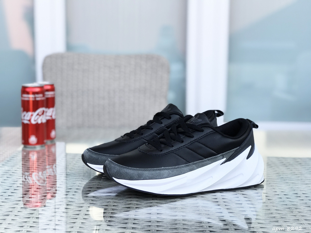 Мужские кроссовки в стиле Adidas Sharks, кожа, замша, черные с серым 43(28 см), размеры:43,44,46
Мужские кроссовки в стиле Adidas Sharks, кожа, замша, черные с серым 43(28 см), размеры:43,44,46