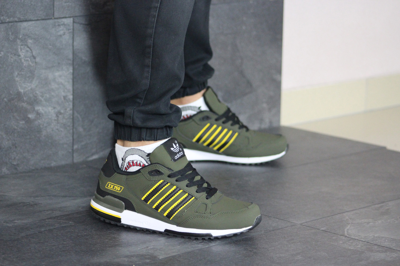 Мужские кроссовки в стиле Adidas ZX 750, кожа, зеленые 46(29,7 см), размеры:43,44,45,46
Мужские кроссовки в стиле Adidas ZX 750, кожа, зеленые 46(29,7 см), размеры:43,44,45,46