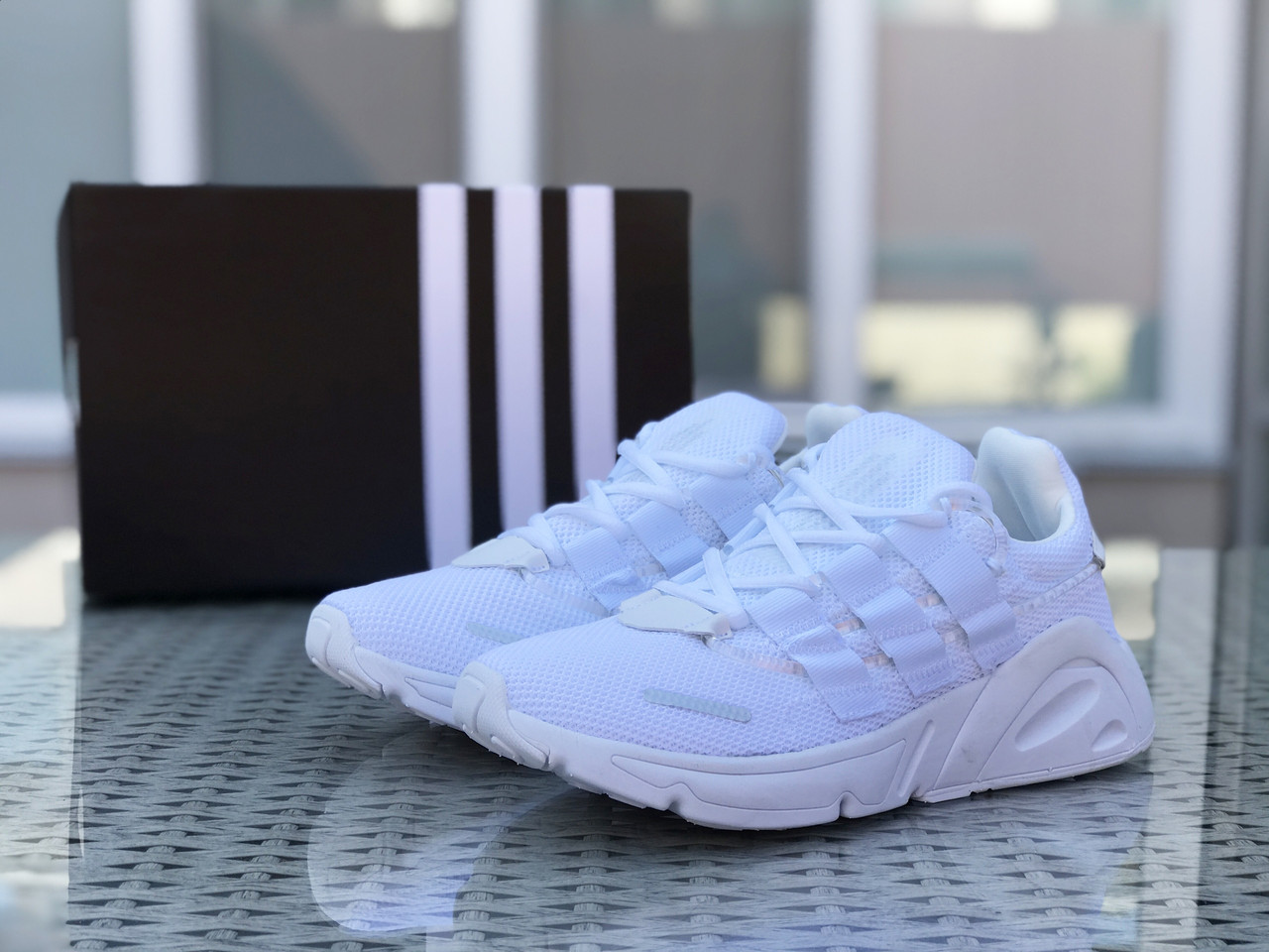 Мужские кроссовки в стиле Adidas LXCON, сетка, белые 42(26,2 см), последний размер
Мужские кроссовки в стиле Adidas LXCON, сетка, белые 42(26,2 см), последний размер