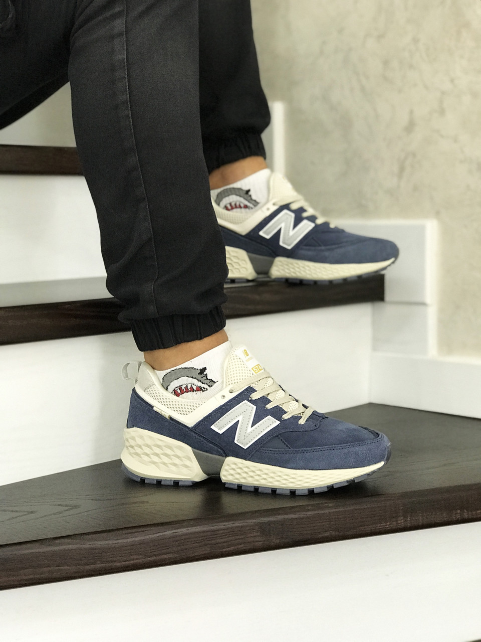 Мужские кроссовки в стиле New Balance 574, замша, синие с бежевым 46(29,5 см), размеры:41,44,46
Мужские кроссовки в стиле New Balance 574, замша, синие с бежевым 46(29,5 см), размеры:41,44,46
