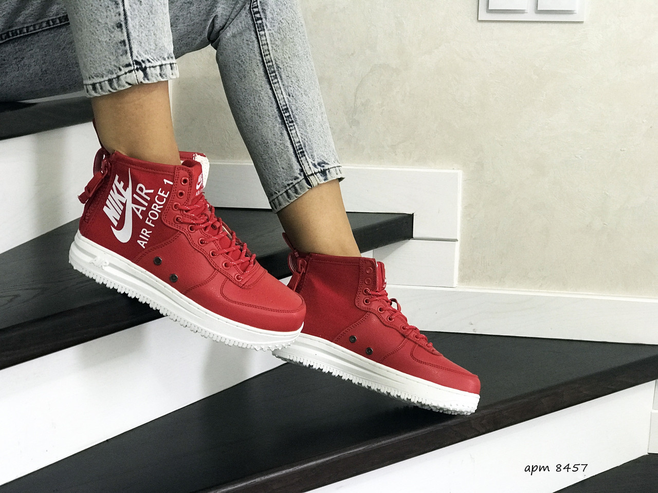 Женские кроссовки в стиле Nike Air Force, кожа, красные 39(24,5 см), размеры:36,37,39,41
Женские кроссовки в стиле Nike Air Force, кожа, красные 39(24,5 см), размеры:36,37,39,41