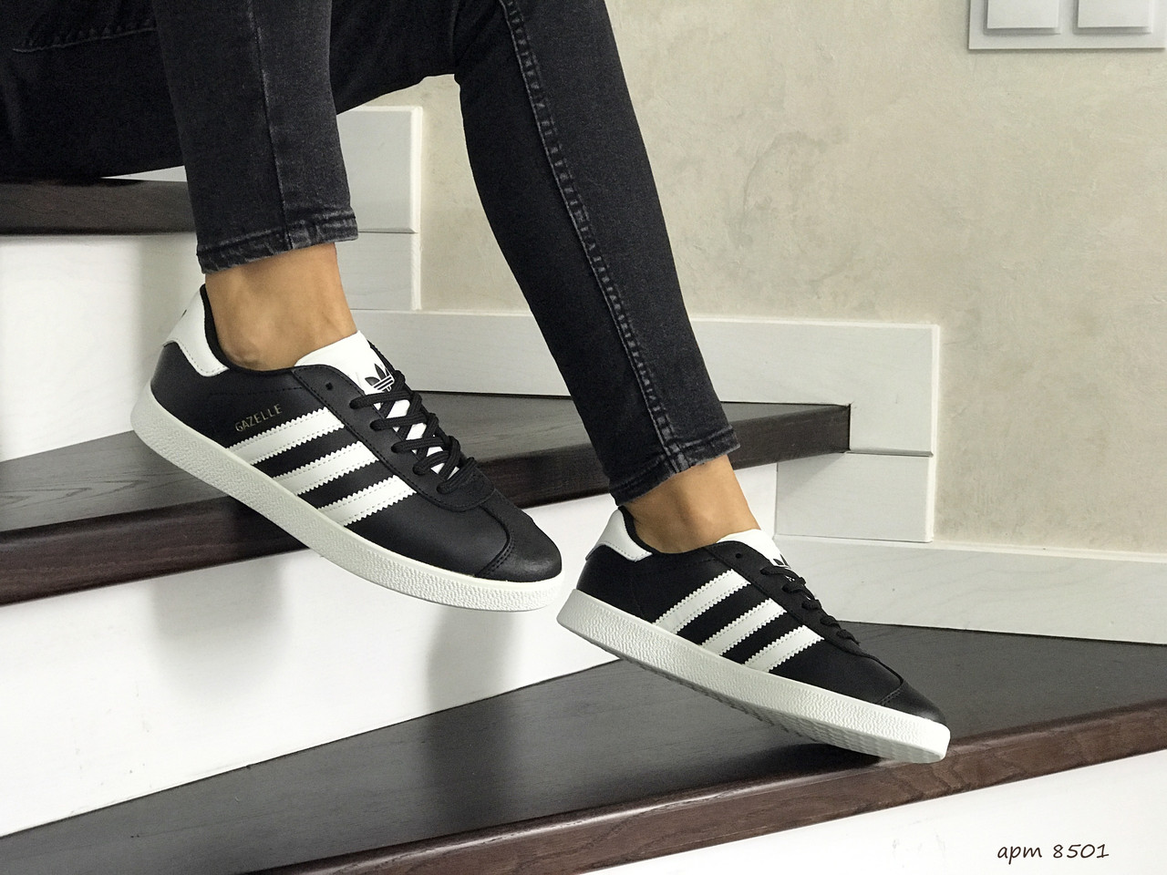 Женские кроссовки в стиле Adidas Gazelle, кожа, черные с белым 39(24,6 см), размеры:37,39
Женские кроссовки в стиле Adidas Gazelle, кожа, черные с белым 39(24,6 см), размеры:37,39