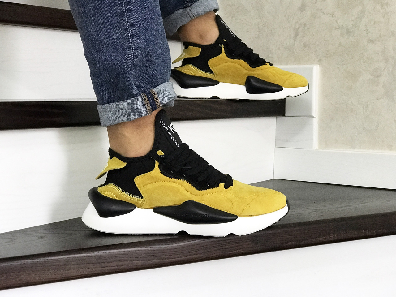 Мужские кроссовки в стиле Adidas Y-3 Kaiwa, замша, желтые с черным 46(29 см), размеры:42,43,44,45,46
Мужские кроссовки в стиле Adidas Y-3 Kaiwa, замша, желтые с черным 46(29 см), размеры:42,43,44,45,46