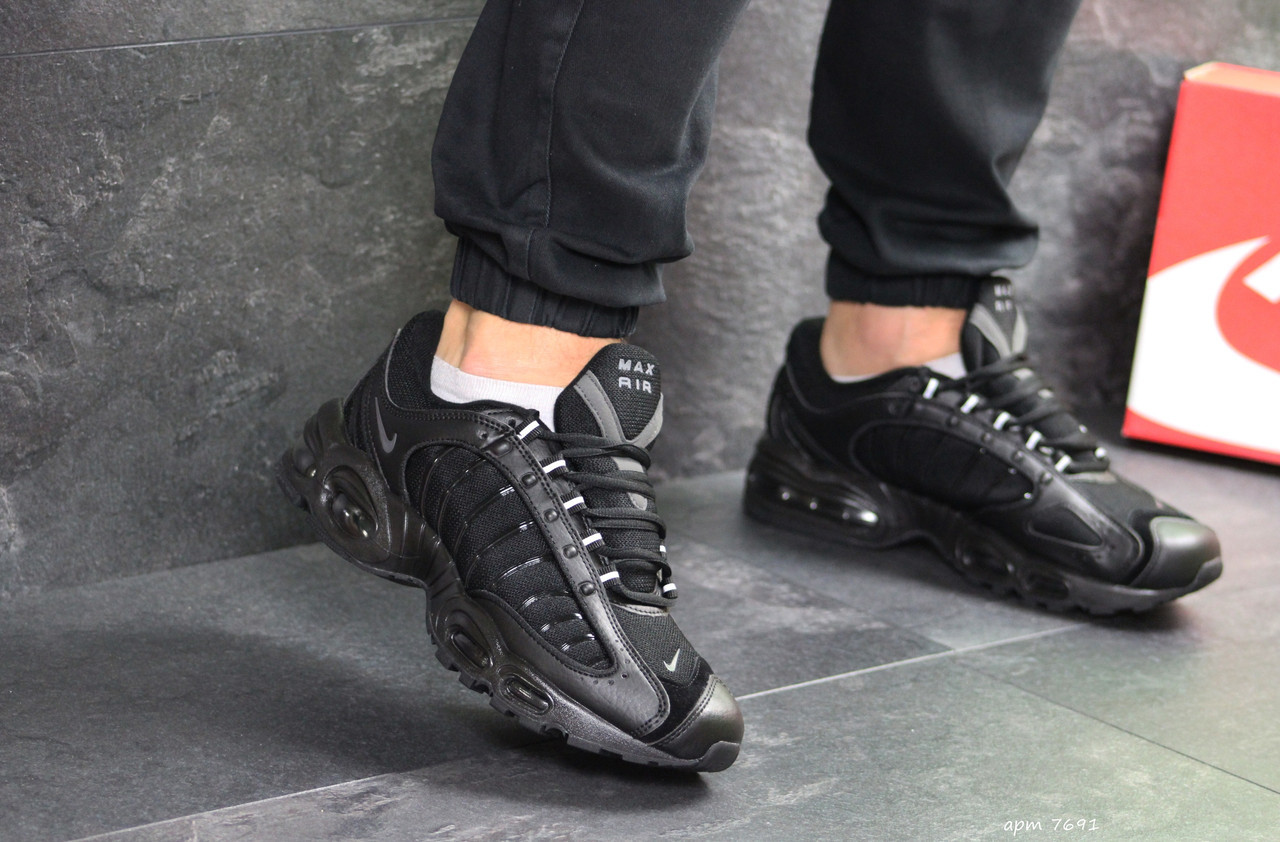 Мужские кроссовки в стиле Nike Air Max, сетка, кожаовые подушки, черные 44(28,5 см), размеры:42,43,44,45
Мужские кроссовки в стиле Nike Air Max, сетка, кожаовые подушки, черные 44(28,5 см), размеры:42,43,44,45