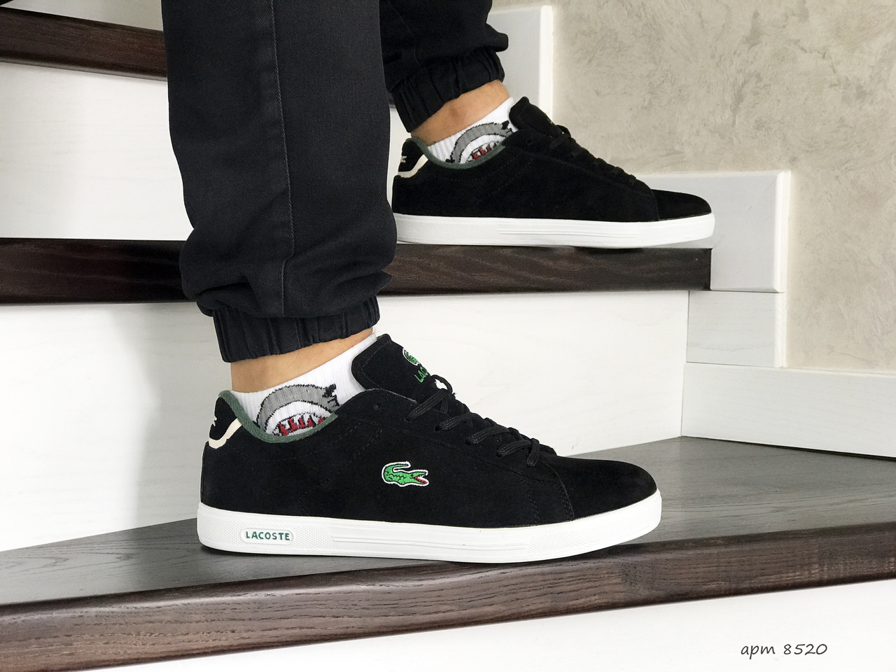Мужские кроссовки в стиле Lacoste, замша, черные с белым 44(28 см), последний размер
Мужские кроссовки в стиле Lacoste, замша, черные с белым 44(28 см), последний размер