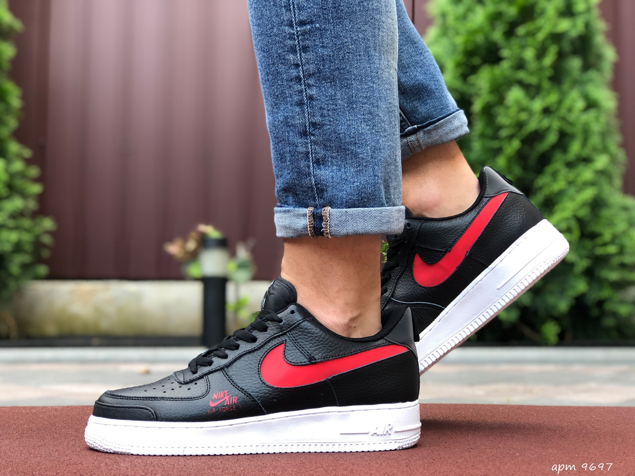 Мужские кроссовки в стиле Nike Air Force 1, кожа, черные с красным, 44 (28 см), размеры:41,42,44
Мужские кроссовки в стиле Nike Air Force 1, кожа, черные с красным, 44 (28 см), размеры:41,42,44