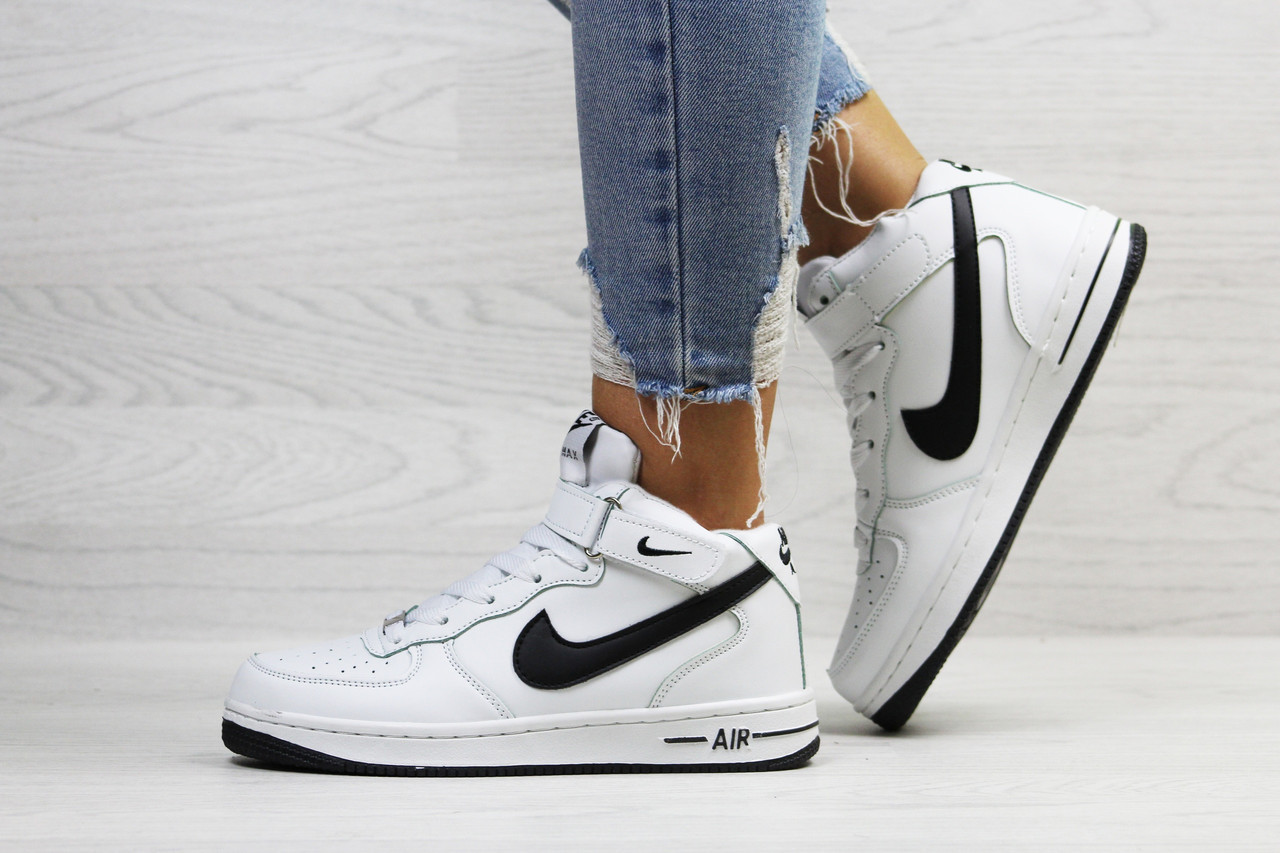 Женские зимние кроссовки в стиле Nike Air Force, белые с черным 40 (25,2 см), последний размер
Женские зимние кроссовки в стиле Nike Air Force, белые с черным 40 (25,2 см), последний размер
