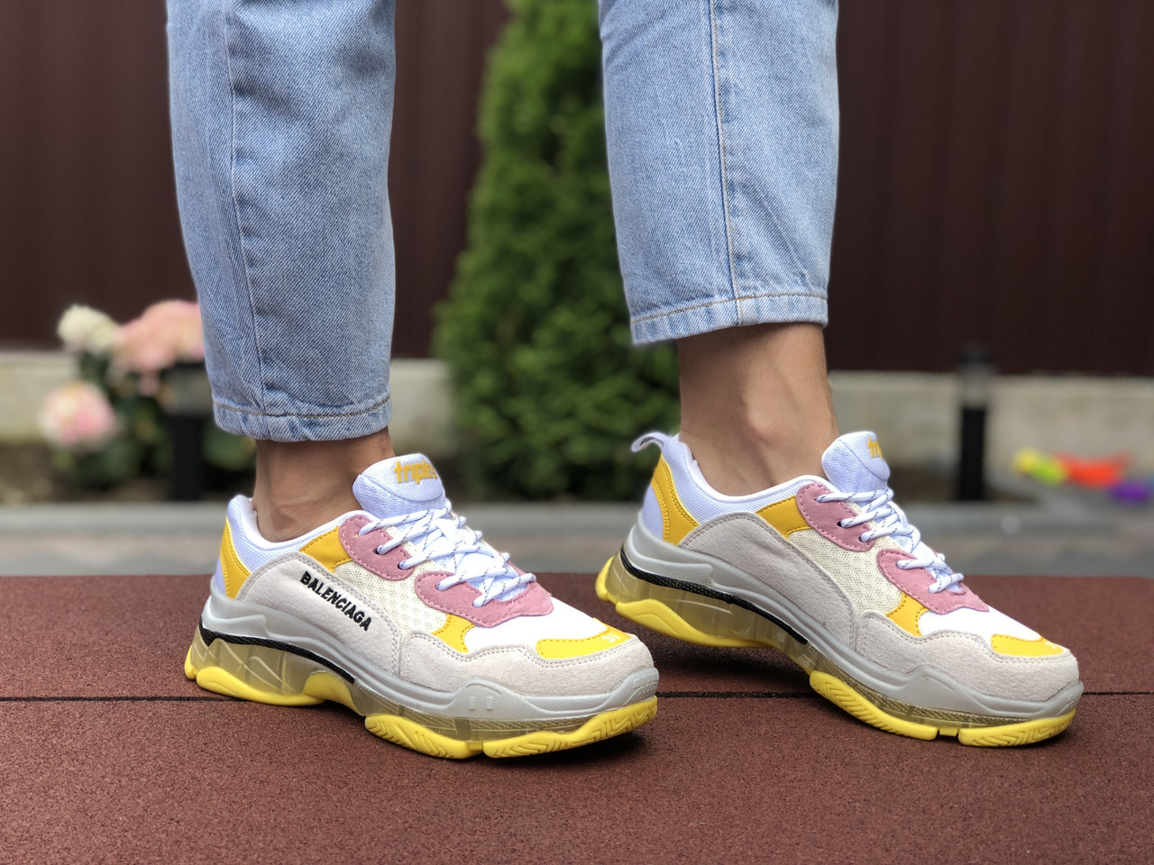 Женские кроссовки в стиле Balenciaga, замша, сетка, серые с желтым, 38 (24 см), размеры:36,38,41
Женские кроссовки в стиле Balenciaga, замша, сетка, серые с желтым, 38 (24 см), размеры:36,38,41