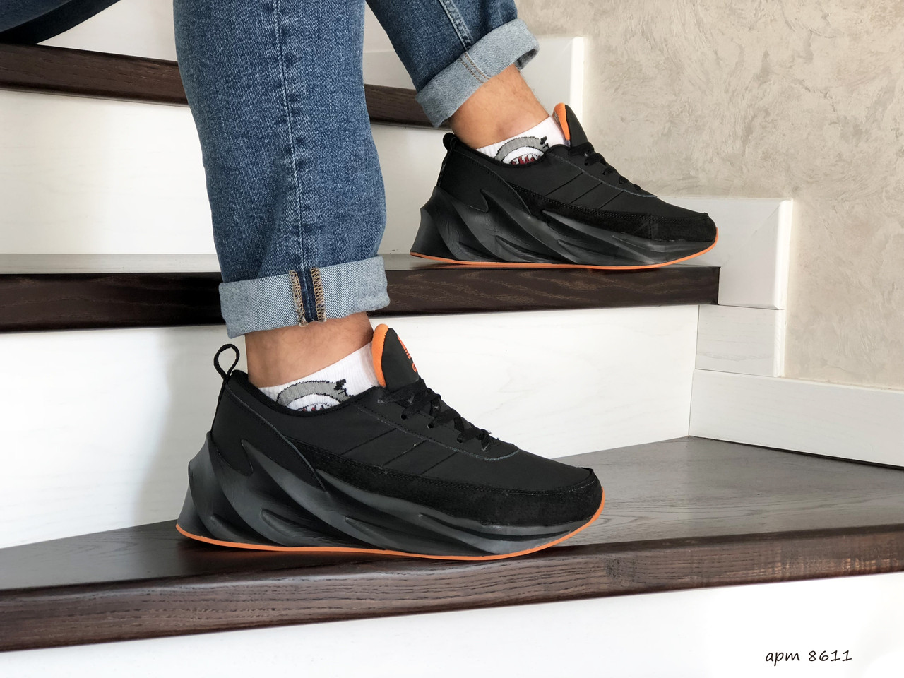 Мужские зимние кроссовки на меху в стиле Adidas Sharks, кожа, замша, черные с оранжевым 42 (27,3 см)
Мужские зимние кроссовки на меху в стиле Adidas Sharks, кожа, замша, черные с оранжевым 42 (27,3 см)