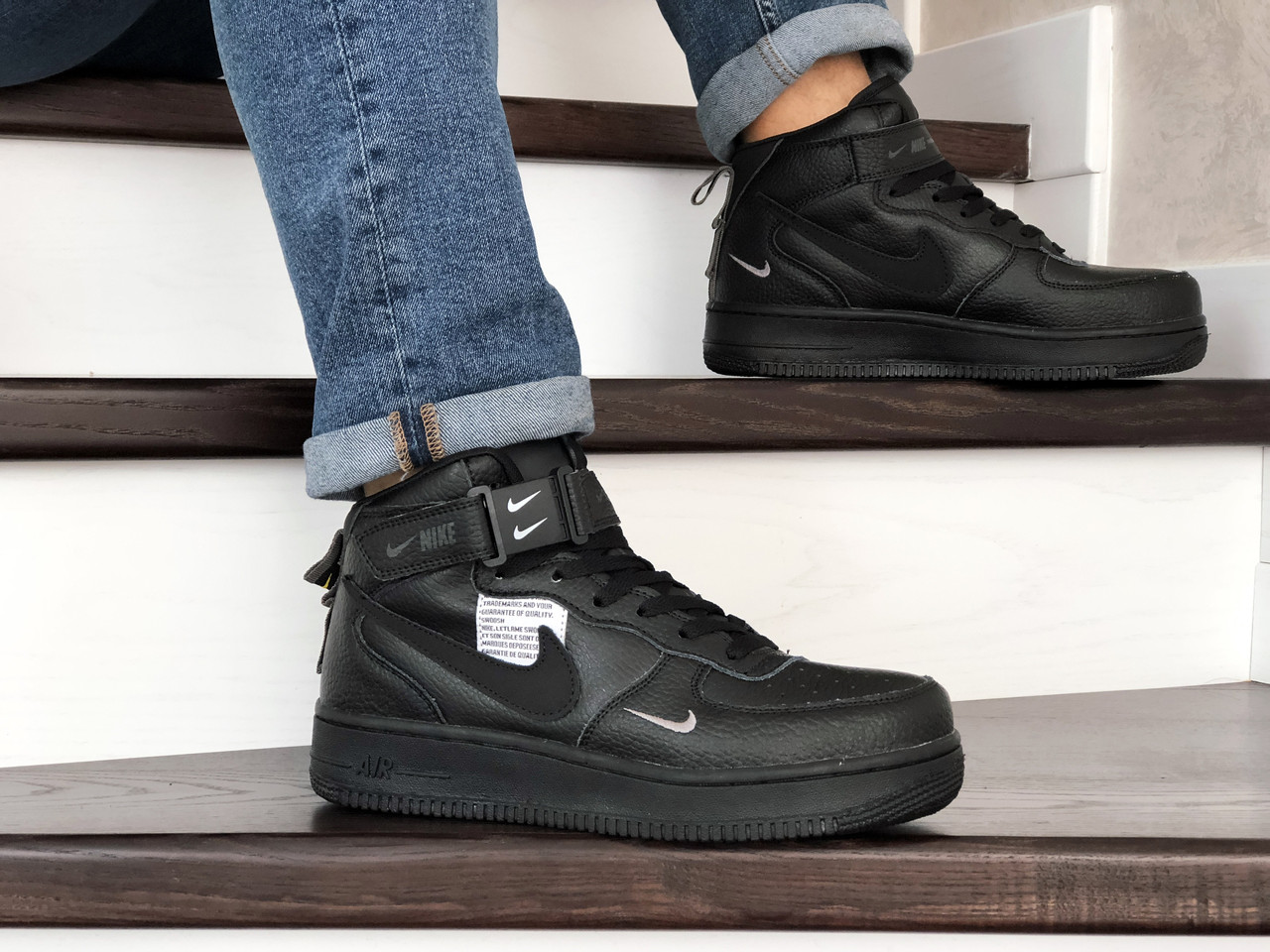 Мужские кроссовки в стиле Nike Air Force, кожа, прошитые, черные 42(27 см), размеры:41,42,43,44,45
Мужские кроссовки в стиле Nike Air Force, кожа, прошитые, черные 42(27 см), размеры:41,42,43,44,45