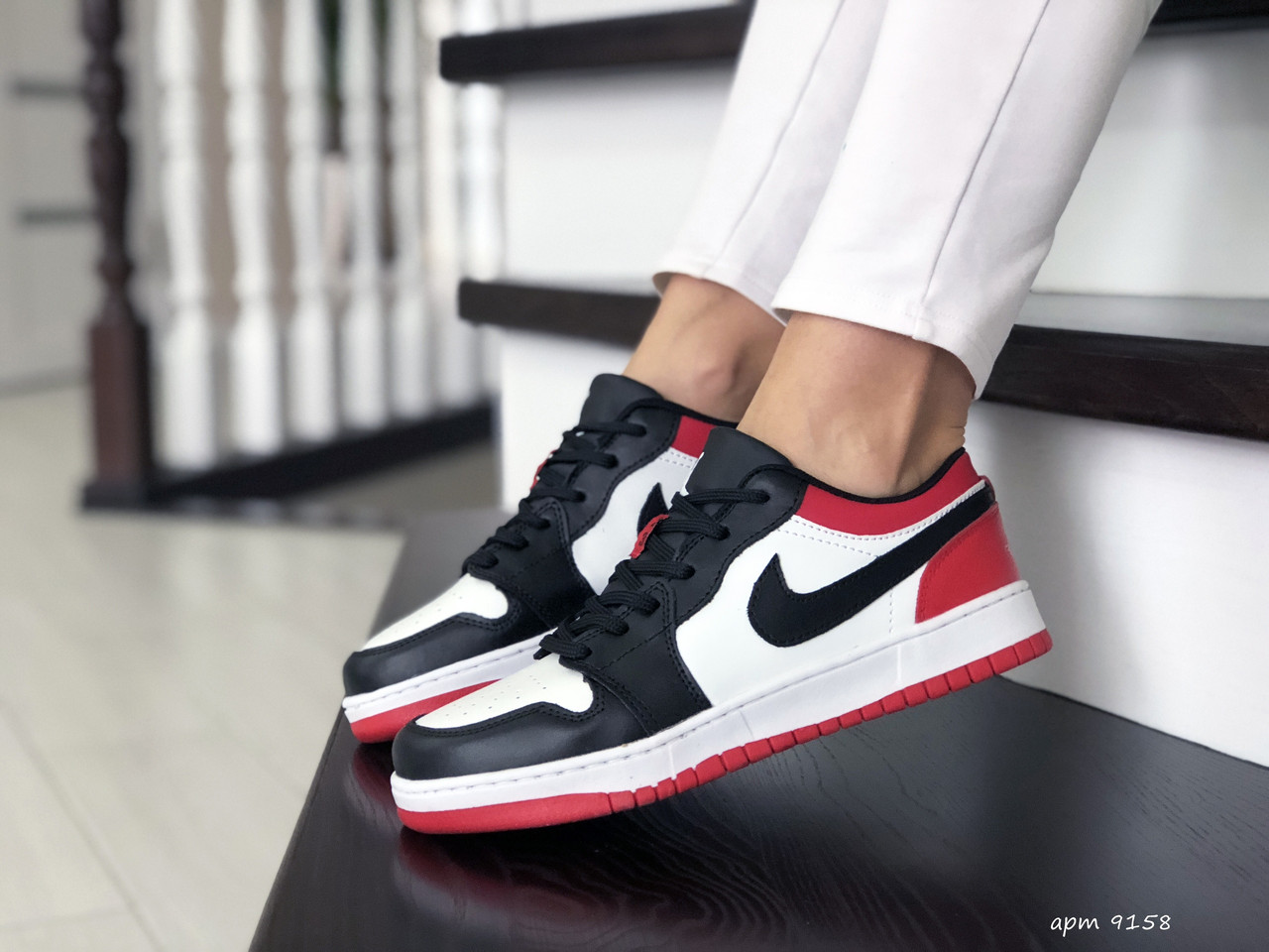 Женские кроссовки в стиле Nike Air Jordan 1 Low, кожа, белые с черным 39(25 см), размеры:36,37,39
Женские кроссовки в стиле Nike Air Jordan 1 Low, кожа, белые с черным 39(25 см), размеры:36,37,39