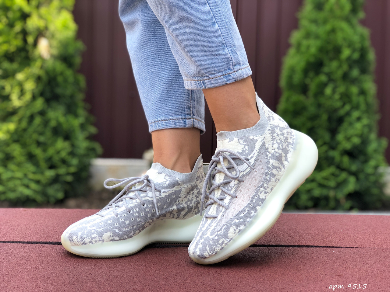 Женские кроссовки в стиле Adidas Yeezy Boost 380, сетка, серые с белым, 36 (22,7 см), размеры:36,38,39,41
Женские кроссовки в стиле Adidas Yeezy Boost 380, сетка, серые с белым, 36 (22,7 см), размеры:36,38,39,41