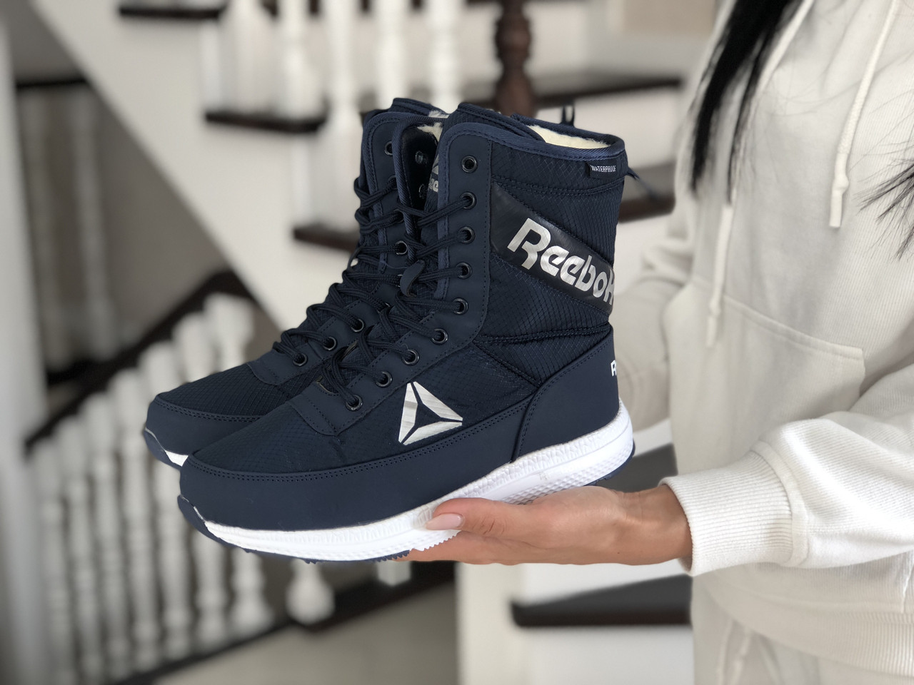 Женские зимние сапоги на меху в стиле Reebok, кожа термоплащевка, синие с белым 38 (24 см), размеры:36,37,38
Женские зимние сапоги на меху в стиле Reebok, кожа термоплащевка, синие с белым 38 (24 см), размеры:36,37,38