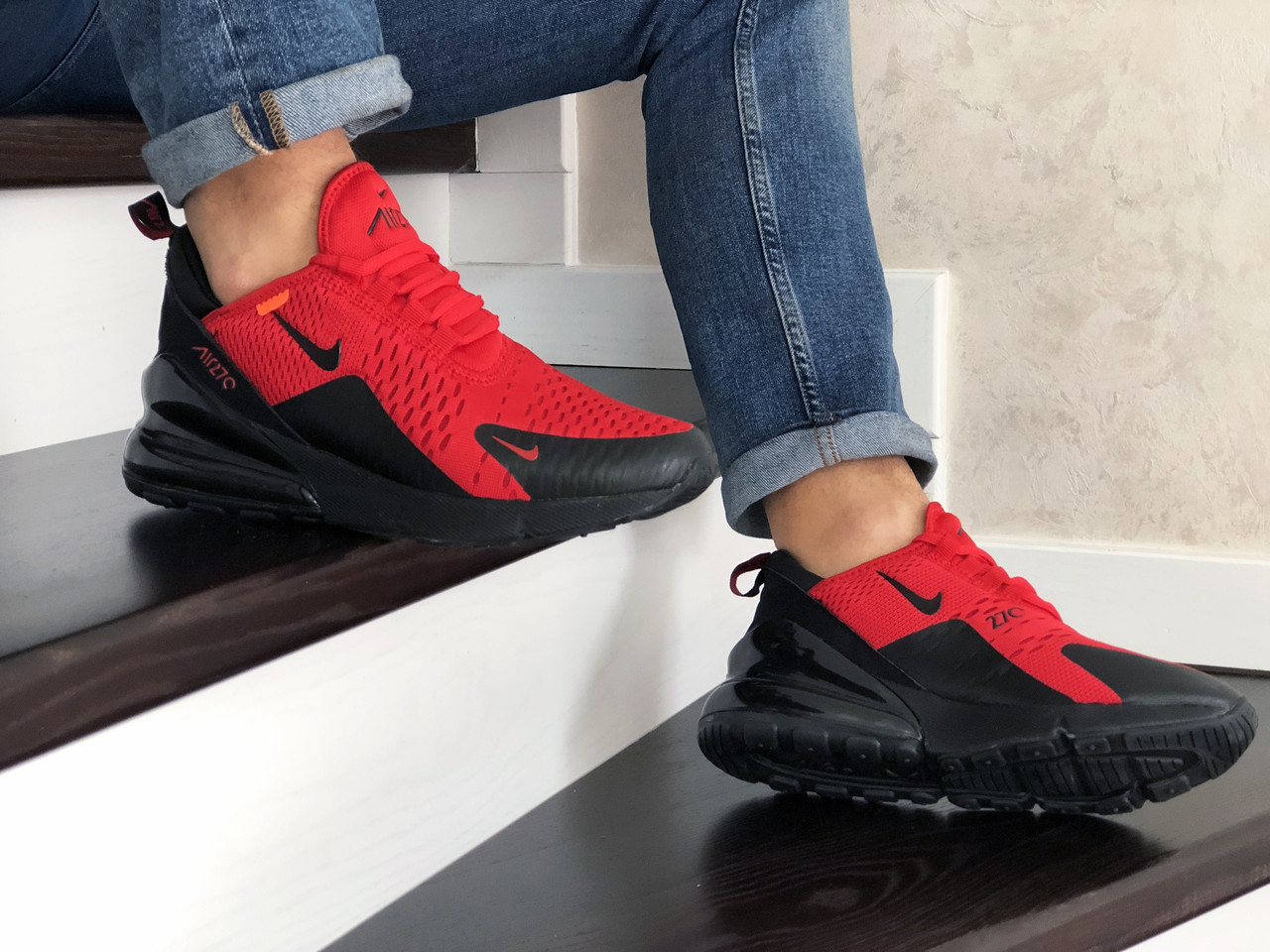 Мужские кроссовки в стиле Nike Air Max 270, сетка, красные с черным 43(27,5 см), последний размер
Мужские кроссовки в стиле Nike Air Max 270, сетка, красные с черным 43(27,5 см), последний размер