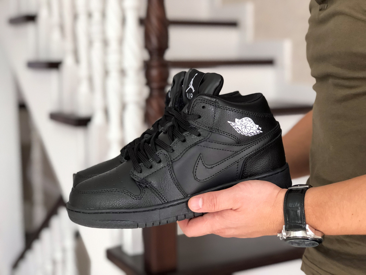 Мужские зимние кроссовки на меху в стиле Nike Air Jordan 1 Retro, кожа, черные 43 (27,7 см)
Мужские зимние кроссовки на меху в стиле Nike Air Jordan 1 Retro, кожа, черные 43 (27,7 см)