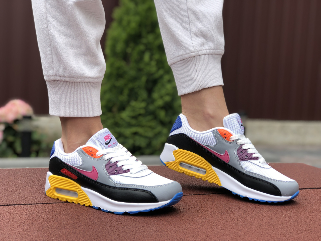 Женские кроссовки в стиле Nike Air Max 90, кожа, сетка, белые с серым и желтым, 38 (24,5 см)
Женские кроссовки в стиле Nike Air Max 90, кожа, сетка, белые с серым и желтым, 38 (24,5 см)