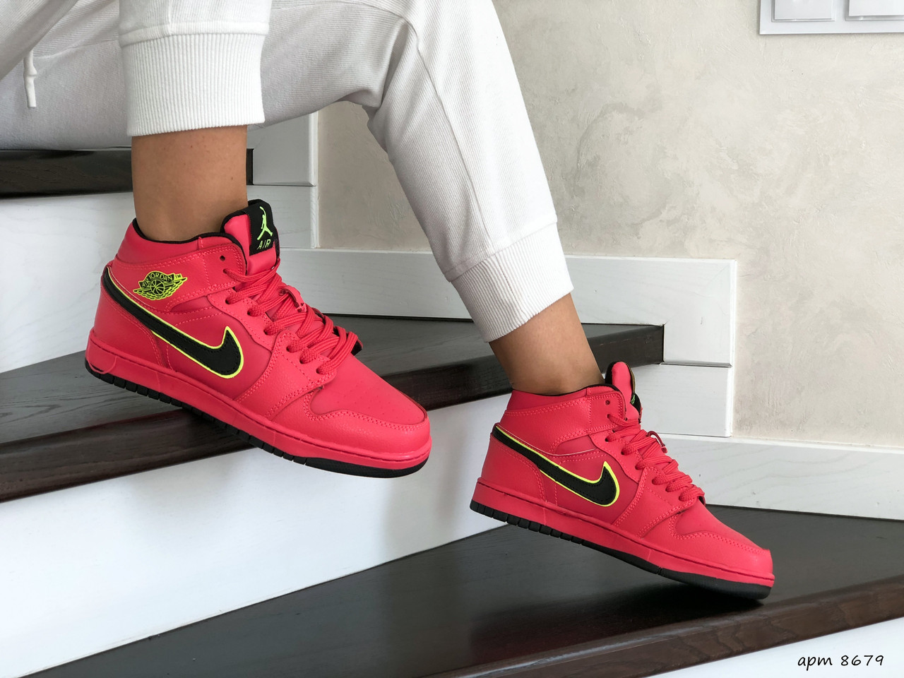 Женские зимние кроссовки на меху в стиле Nike Air Jordan 1 Retro, кожа, коралловые 38 (24,4 см)
Женские зимние кроссовки на меху в стиле Nike Air Jordan 1 Retro, кожа, коралловые 38 (24,4 см)