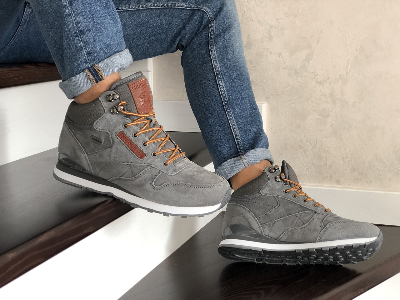 Мужские зимние кроссовки на меху в стиле Reebok, замша, серые с коричневым 42, размеры:41,42,43,44,45,46
Мужские зимние кроссовки на меху в стиле Reebok, замша, серые с коричневым 42, размеры:41,42,43,44,45,46