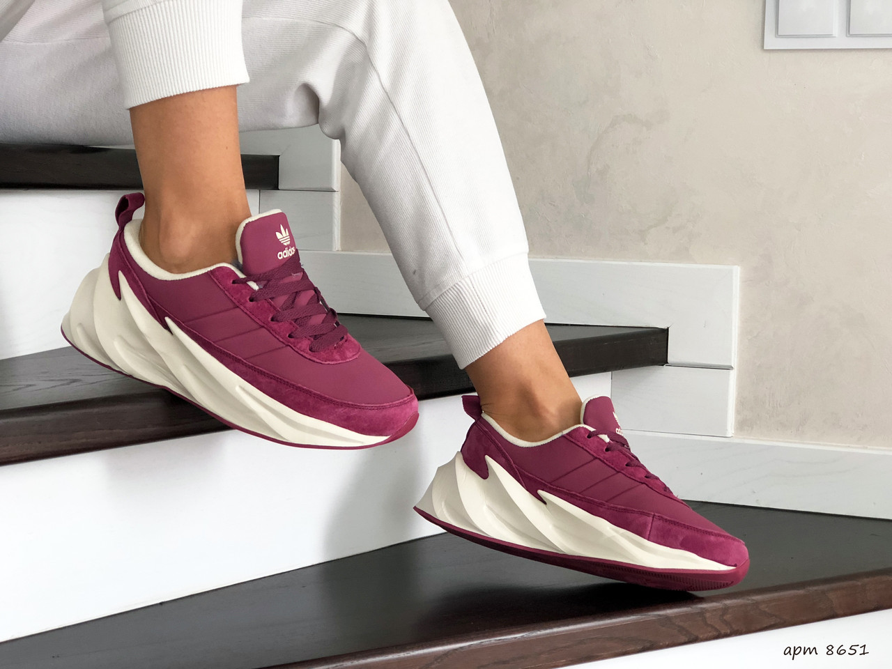 Женские зимние кроссовки на меху в стиле Adidas Sharks, кожа, замша, розовые с белым 37 (24,8 см)
Женские зимние кроссовки на меху в стиле Adidas Sharks, кожа, замша, розовые с белым 37 (24,8 см)
