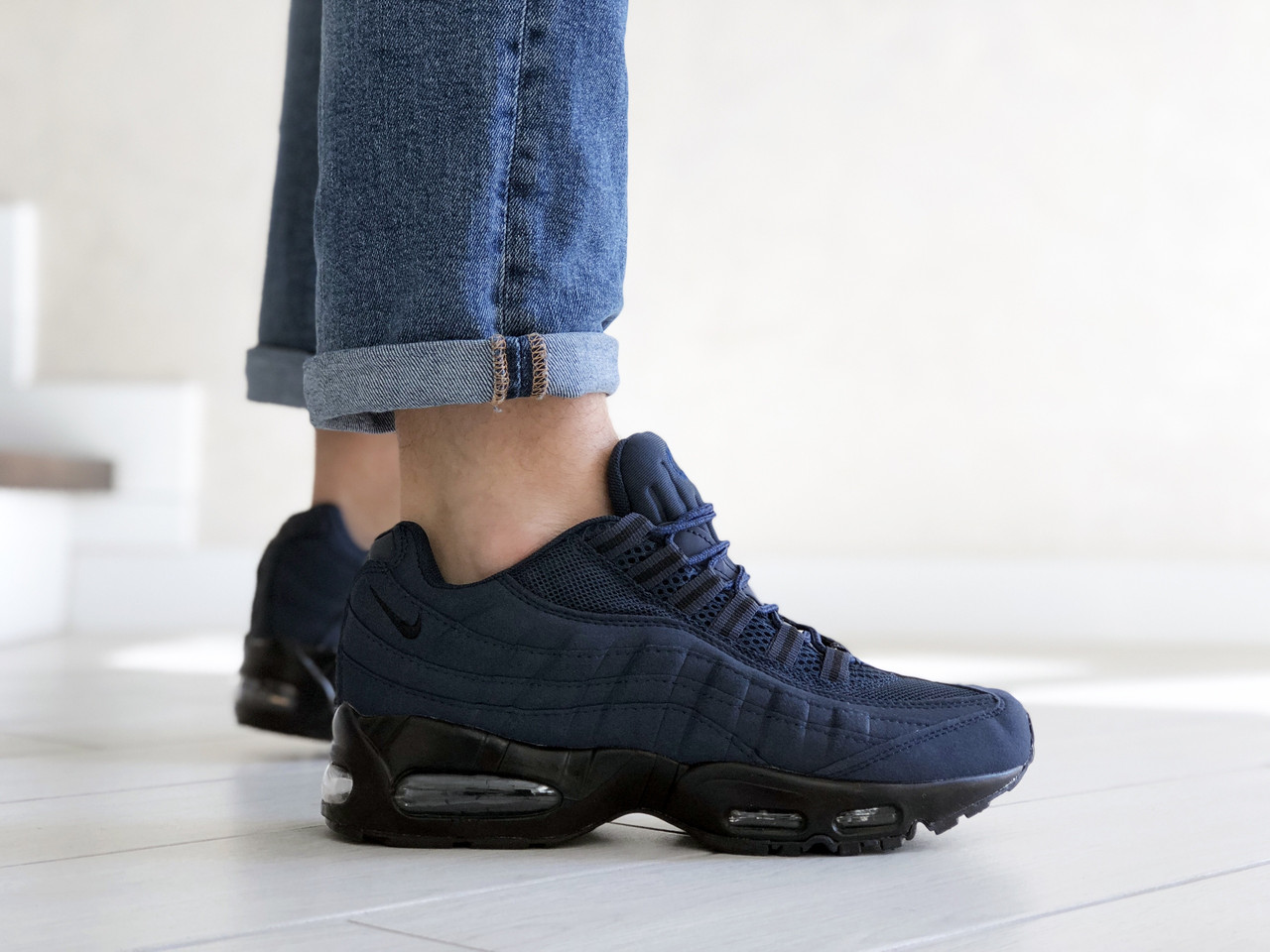 Мужские кроссовки в стиле Nike 95, кожа, сетка, синие с черным 43(27,2 см), размеры:43,44
Мужские кроссовки в стиле Nike 95, кожа, сетка, синие с черным 43(27,2 см), размеры:43,44